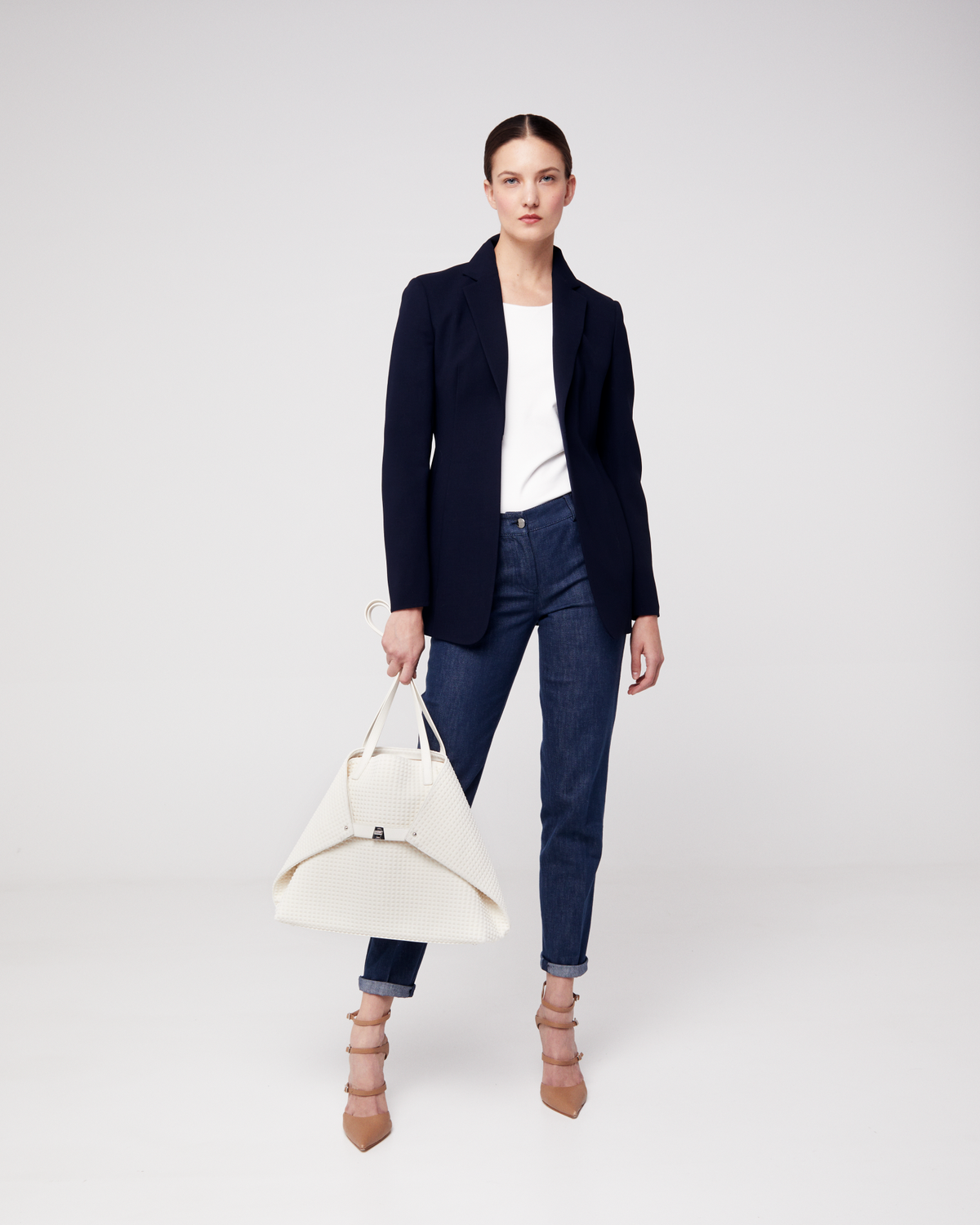 Designer Ai Medium Shoulder Tote - Weiss #editorial