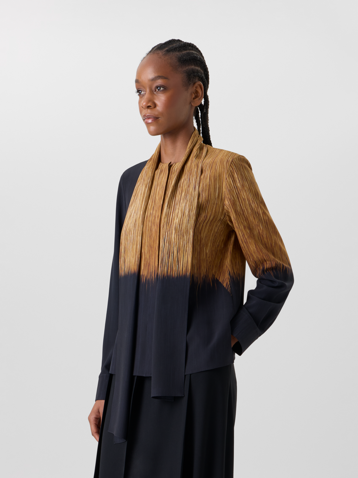 Designer Seidenbluse mit Oro Lienzo Print und Schal - Braun - Schwarz - Bunt 