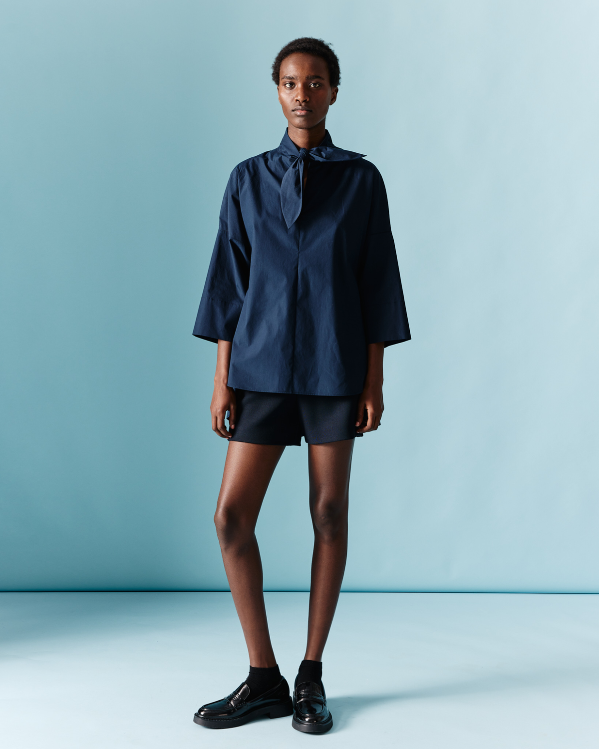 Designer Tunika aus Baumwolle mit Knoten - Dunkelblau - Blau #editorial