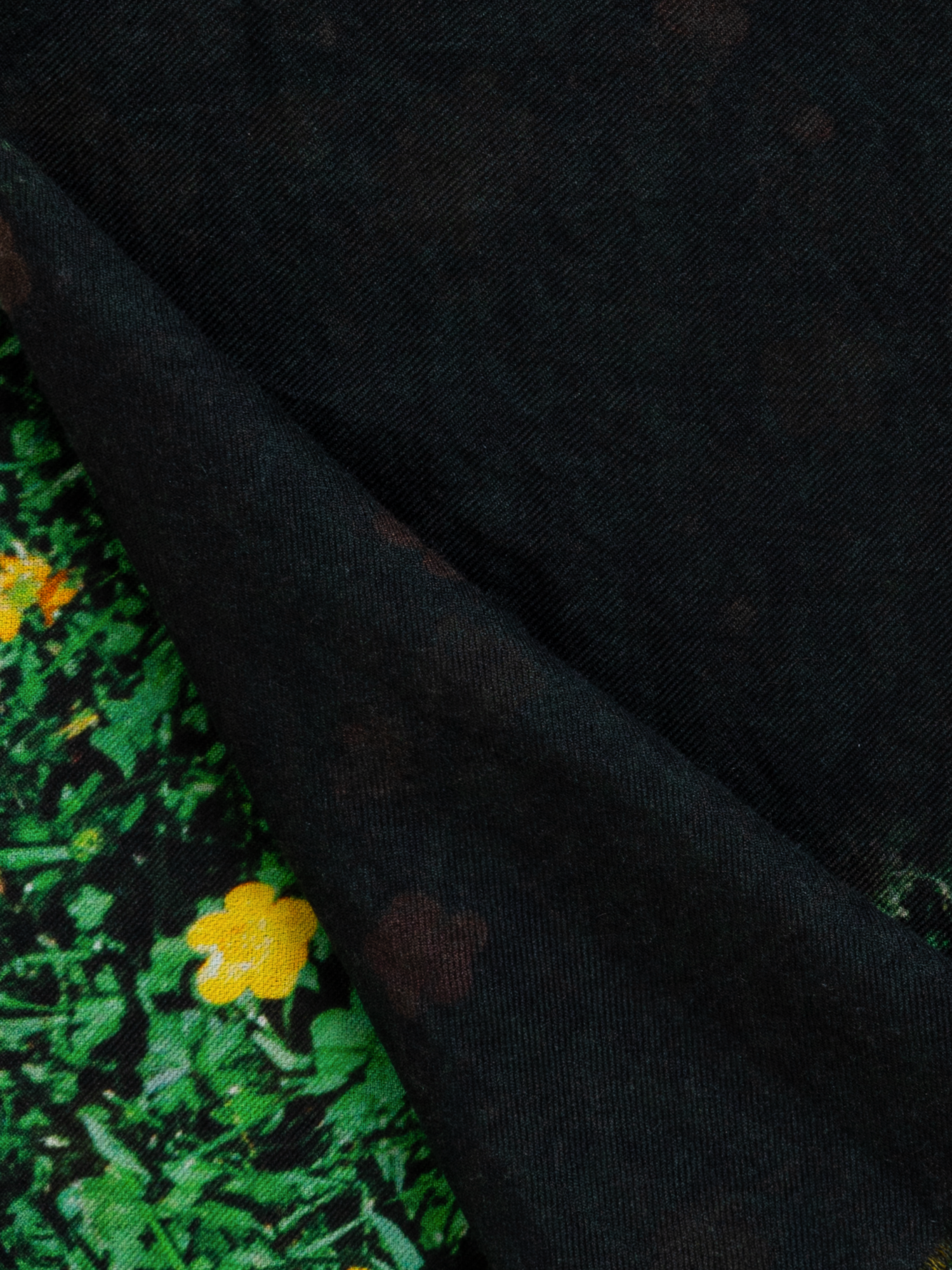 Designer Schal aus Kaschmir und Seide mit Buttercups Druck - Grün