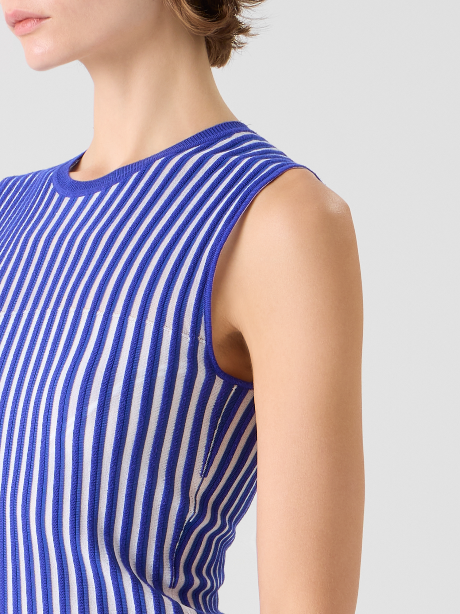 Designer Zweifarbiges Rippstrick-Kleid mit transparenten Schultern - Blau