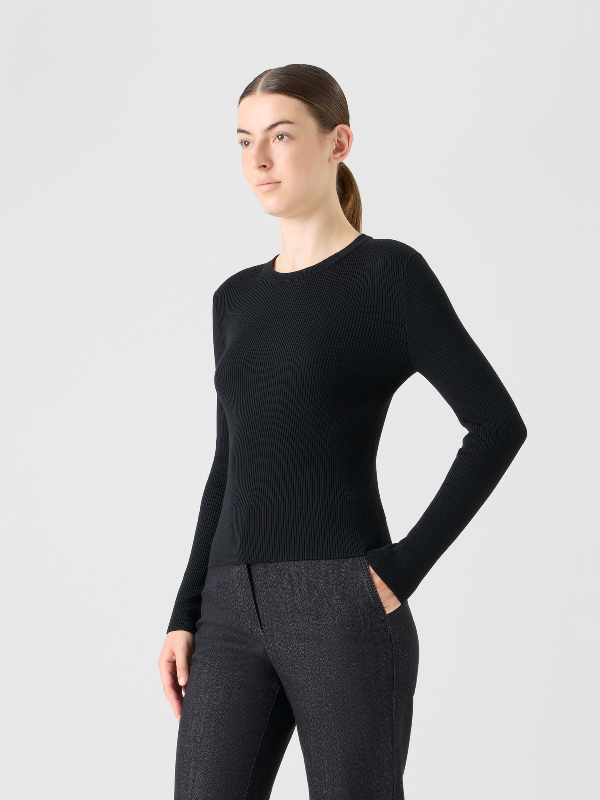 Designer Pullover aus Merinowolle mit Dot-Cut-Out auf der Rückseite - Schwarz #editorial