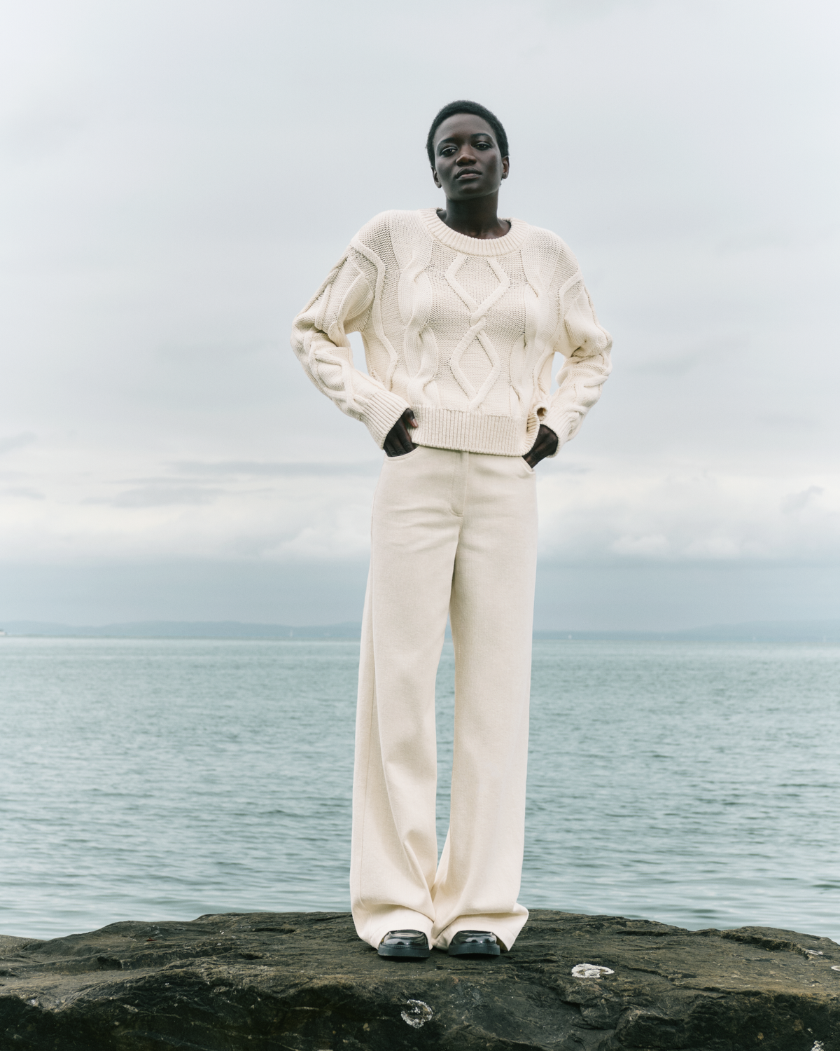 Designer Weite Hose aus Baumwoll-Woll-Denim-Stretch - Beige #editorial