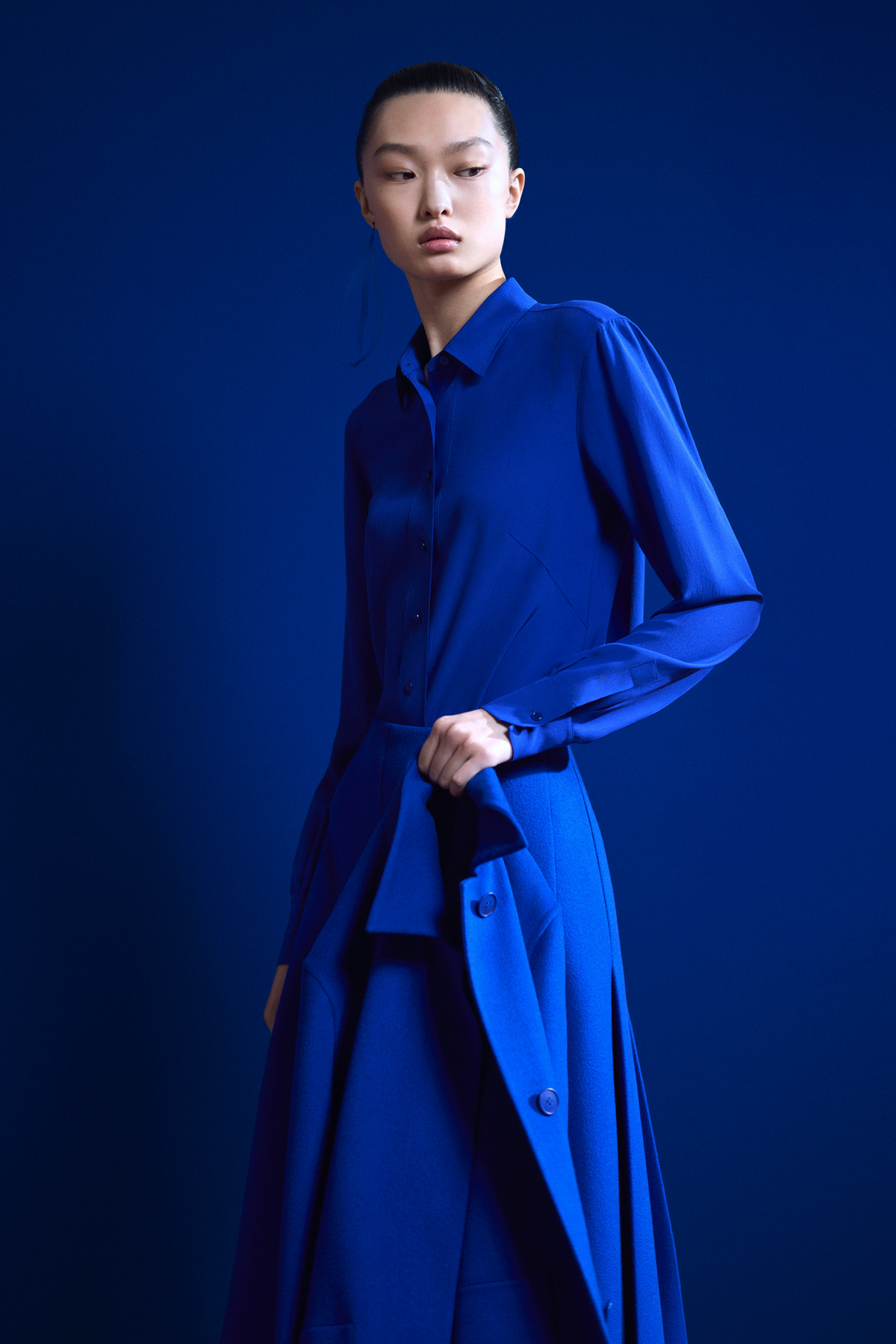 Designer Hemdbluse aus Seiden-Crêpe - Blau #editorial