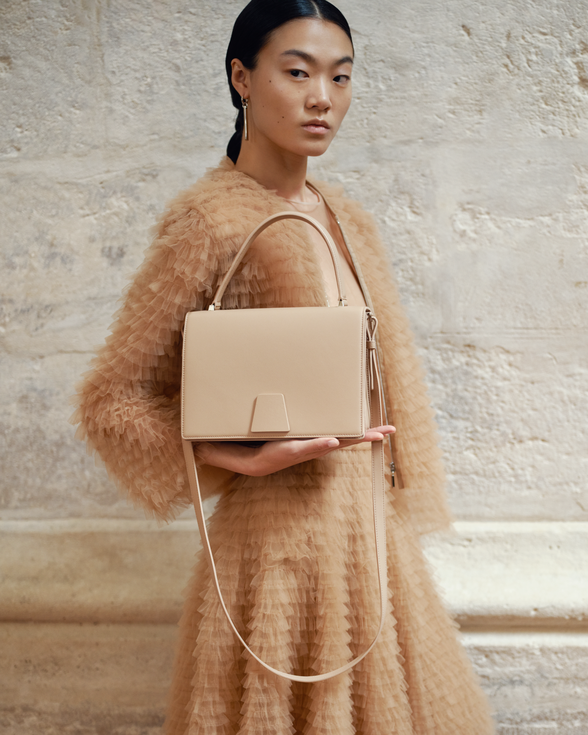 Designer Kurze Tülljacke mit Allover Rüschen - Beige #editorial