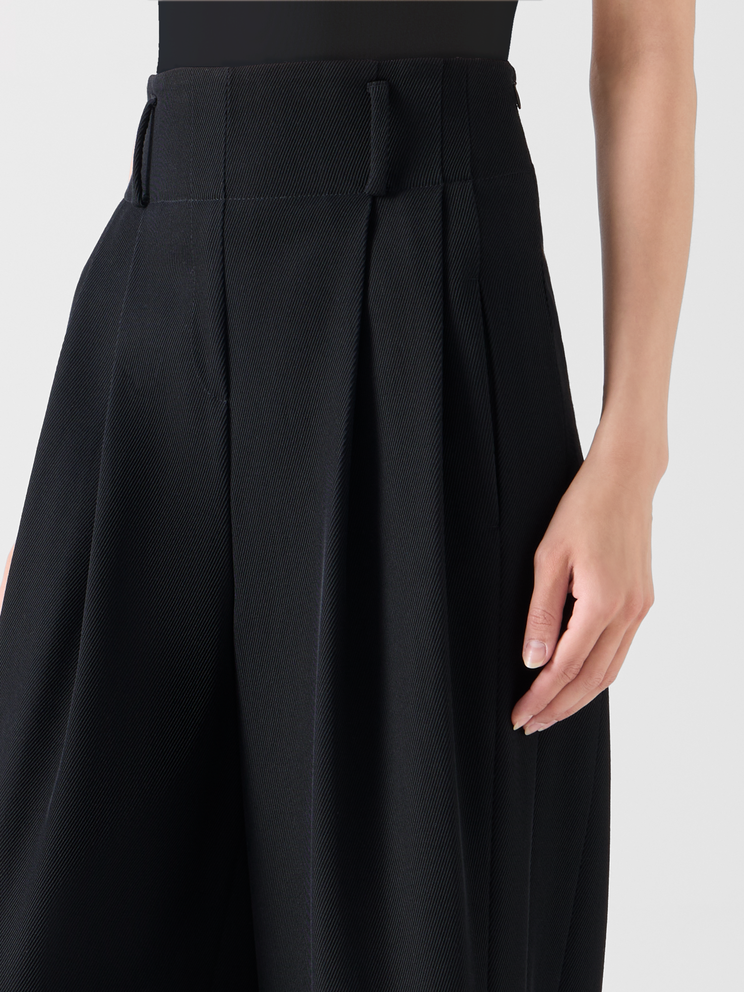 Designer Bundfaltenhose aus Woll-Tricotine mit hohem Bund - Schwarz 