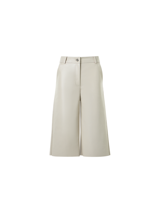 Designer Lackierte Leder-Bermudashorts mit weitem Bein - Beige