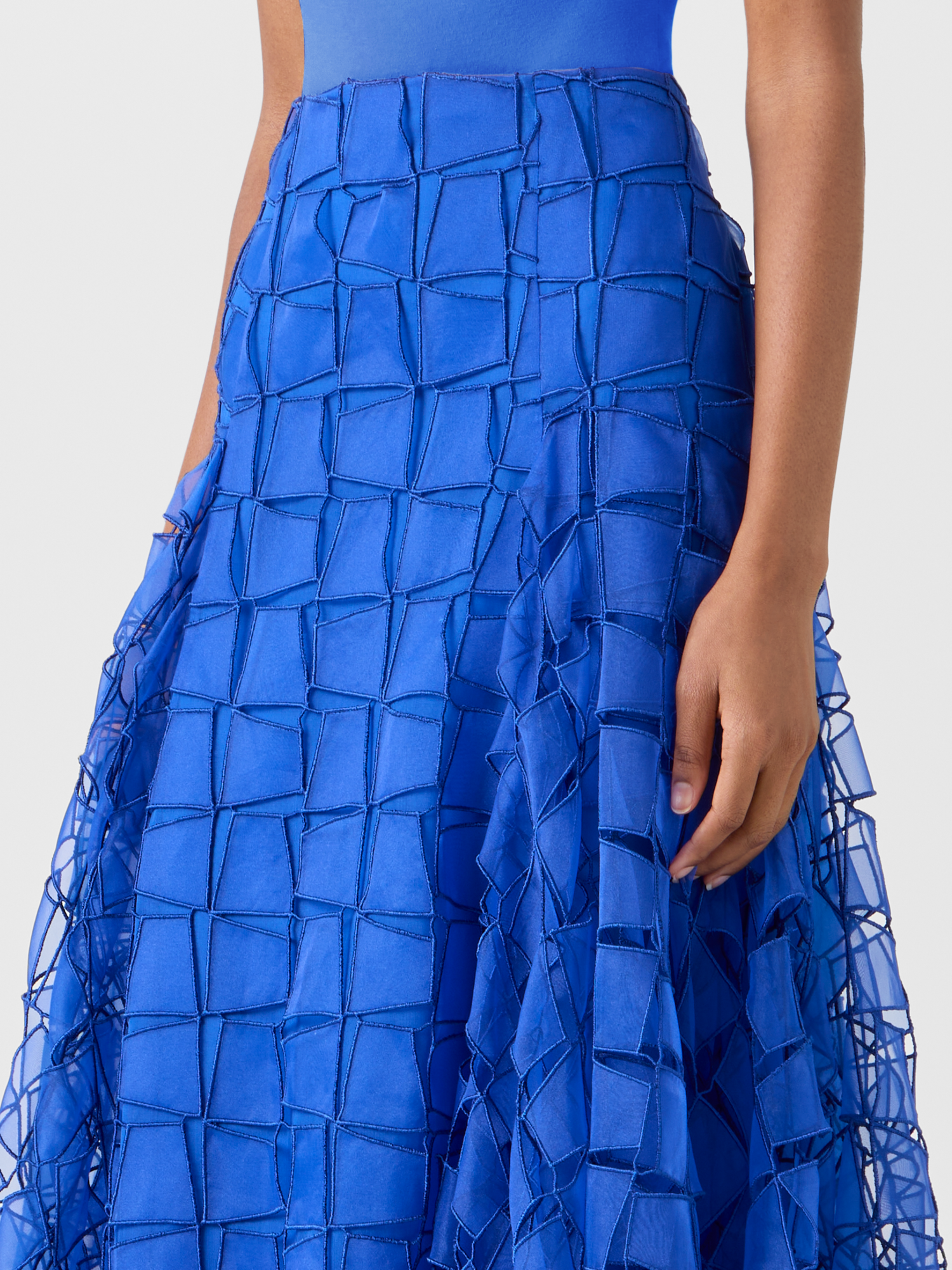 Designer Maxirock mit Trapez-Stickerei aus Organza - Blau 