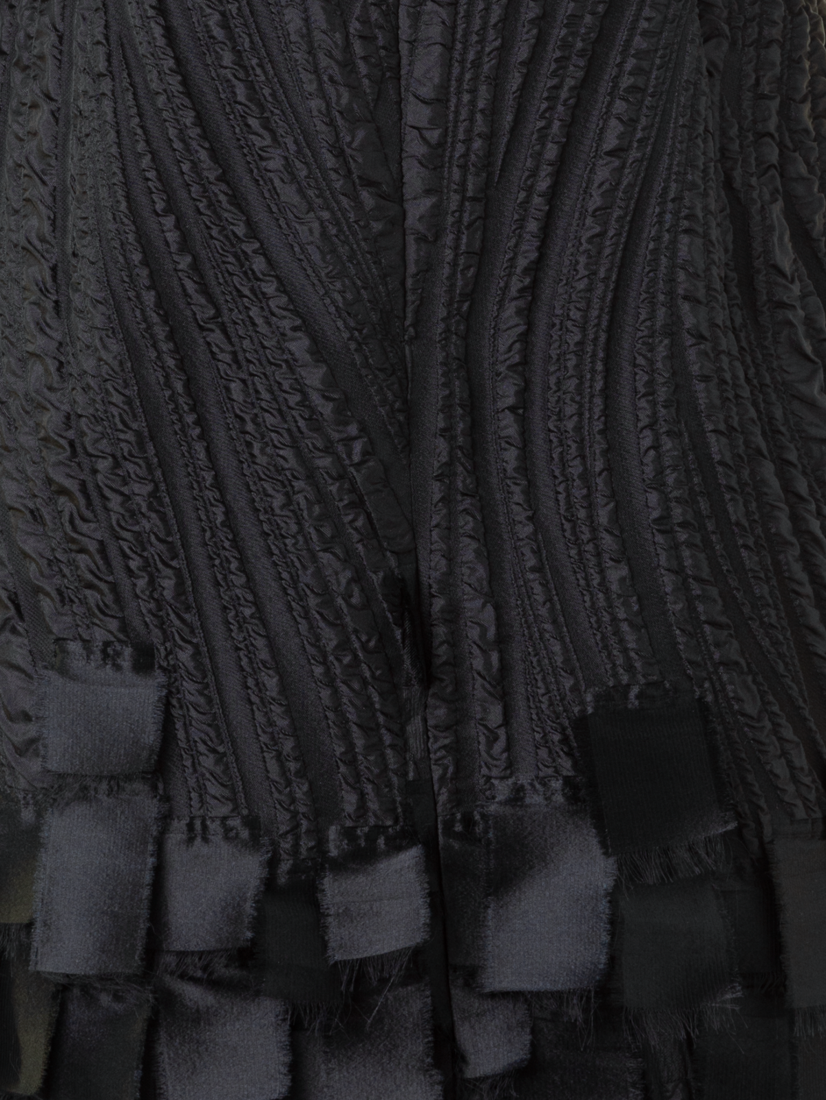 Designer Cocktail Dress in Waves & Ribbons Jacquard - Schwarz