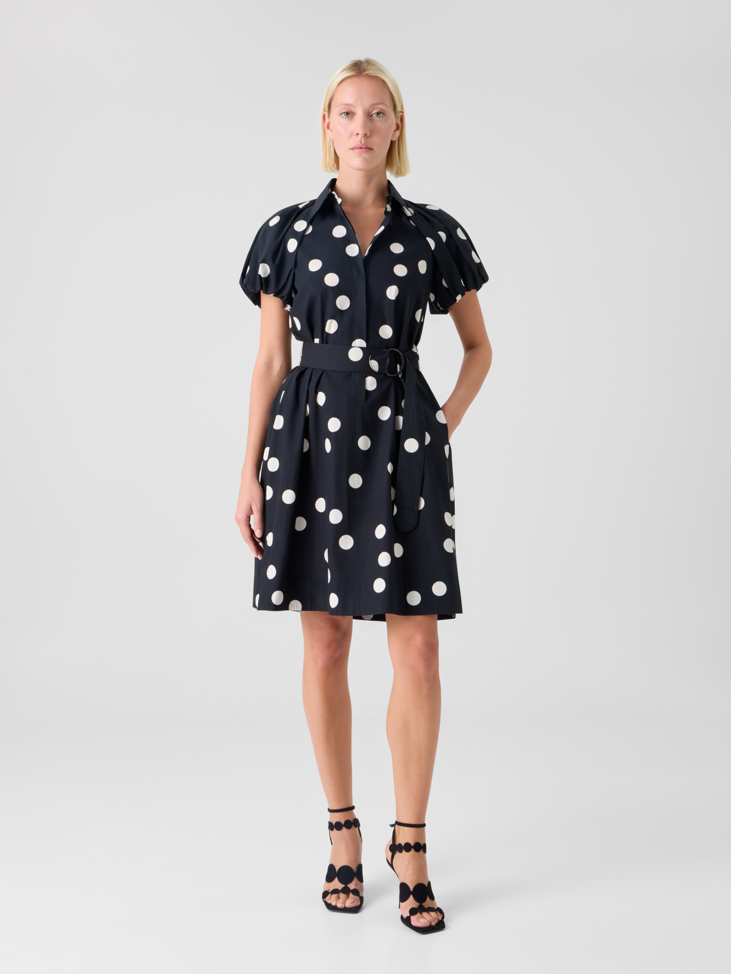 Designer Baumwoll-Hemdblusenkleid mit Puffärmeln und Polka-Dots - Schwarz