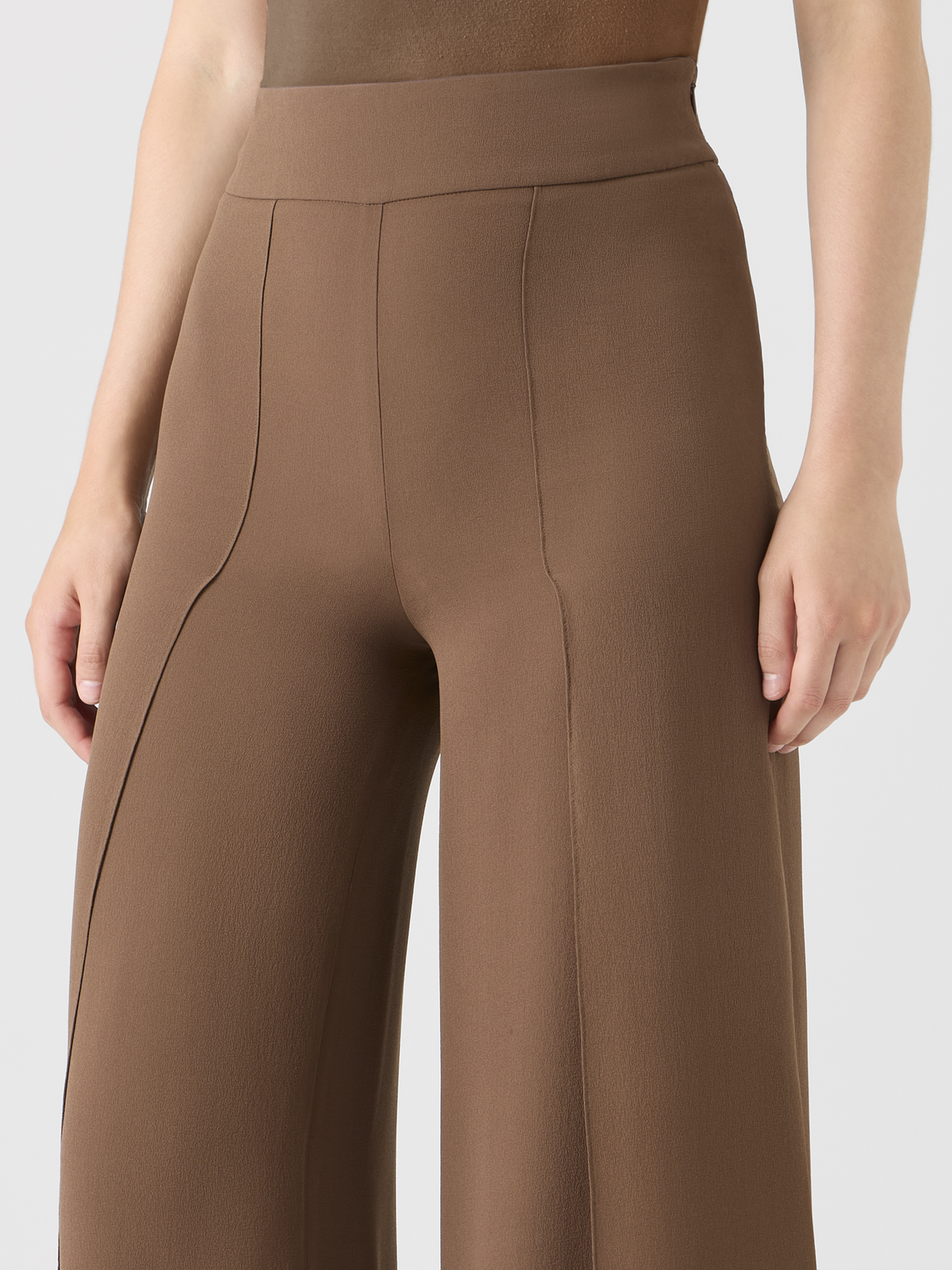 Designer Weite Seidenhose mit Schlitzen - Braun #editorial