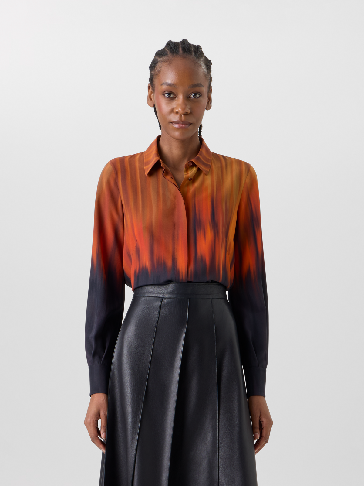 Designer Seidenbluse mit Fuego Negro Print - Schwarz - Rot - Bunt - Orange 