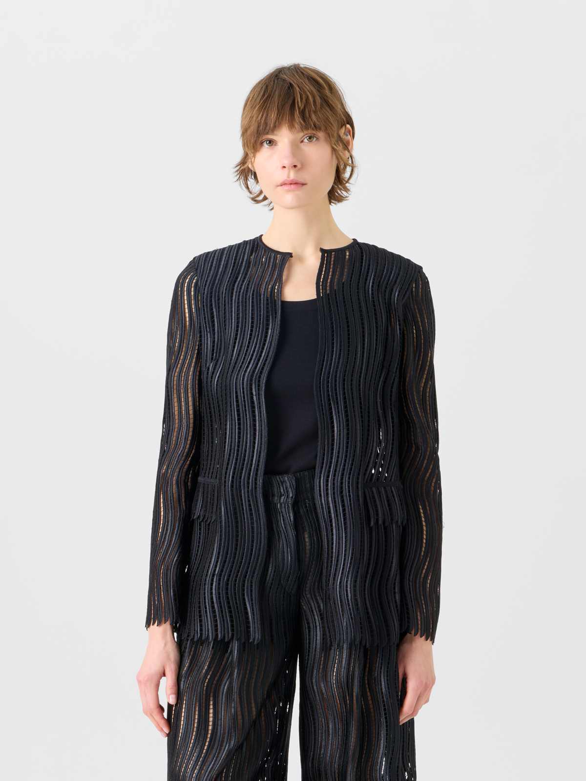 Designer Hekka lange transparente Jacke aus Wave-Guipure - Schwarz