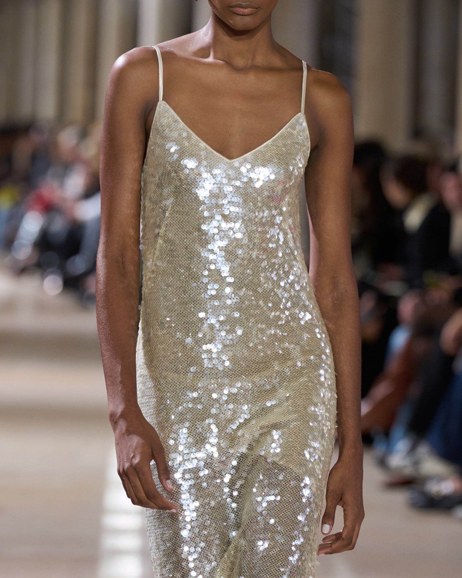 Designer Langes Abendkleid mit Allover Pailletten - Beige 