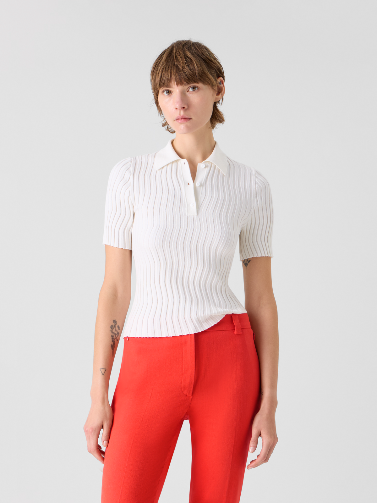 Designer Tailliertes Strick-Polo aus Stretch-Baumwollseide - Ecru #editorial