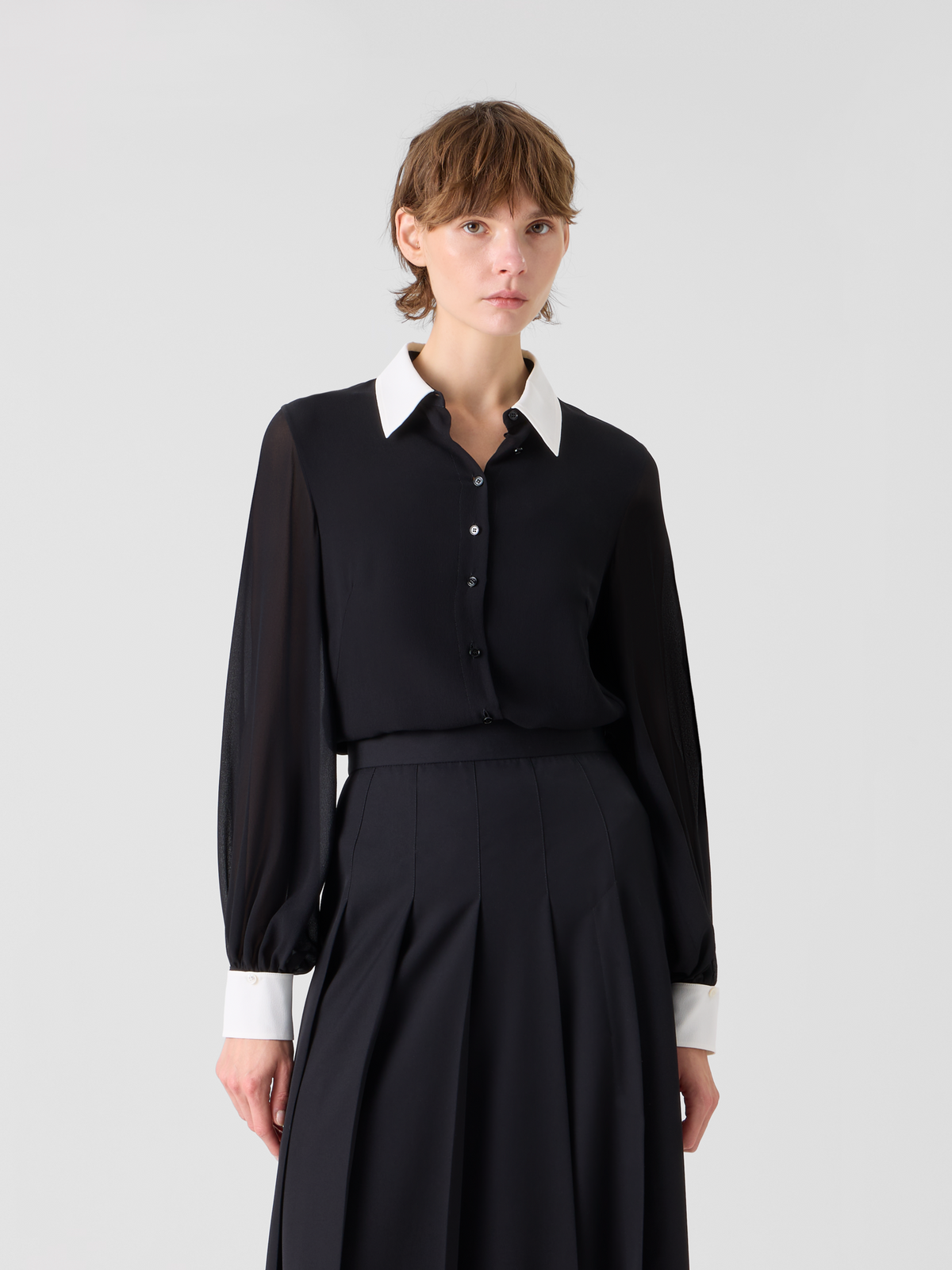Designer Seidenbluse mit abnehmbaren Manschetten - Schwarz #editorial
