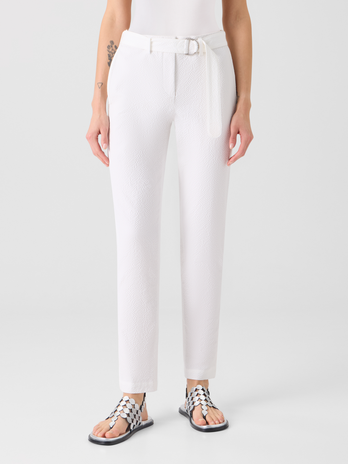 Designer Fallon schmal zulaufende Hose aus Baumwoll-Seersucker - Weiss #editorial