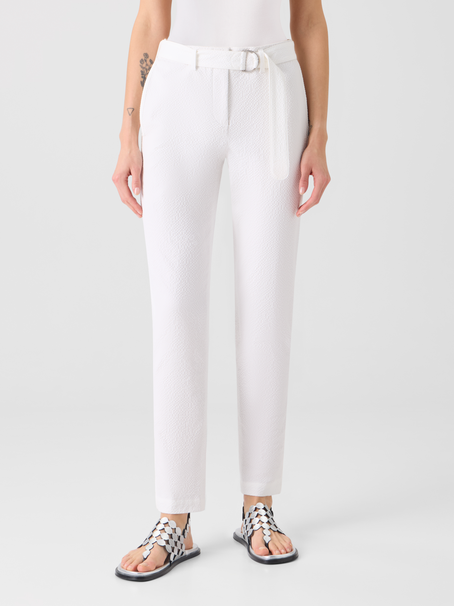 Designer Fallon schmal zulaufende Hose aus Baumwoll-Seersucker - Weiss 