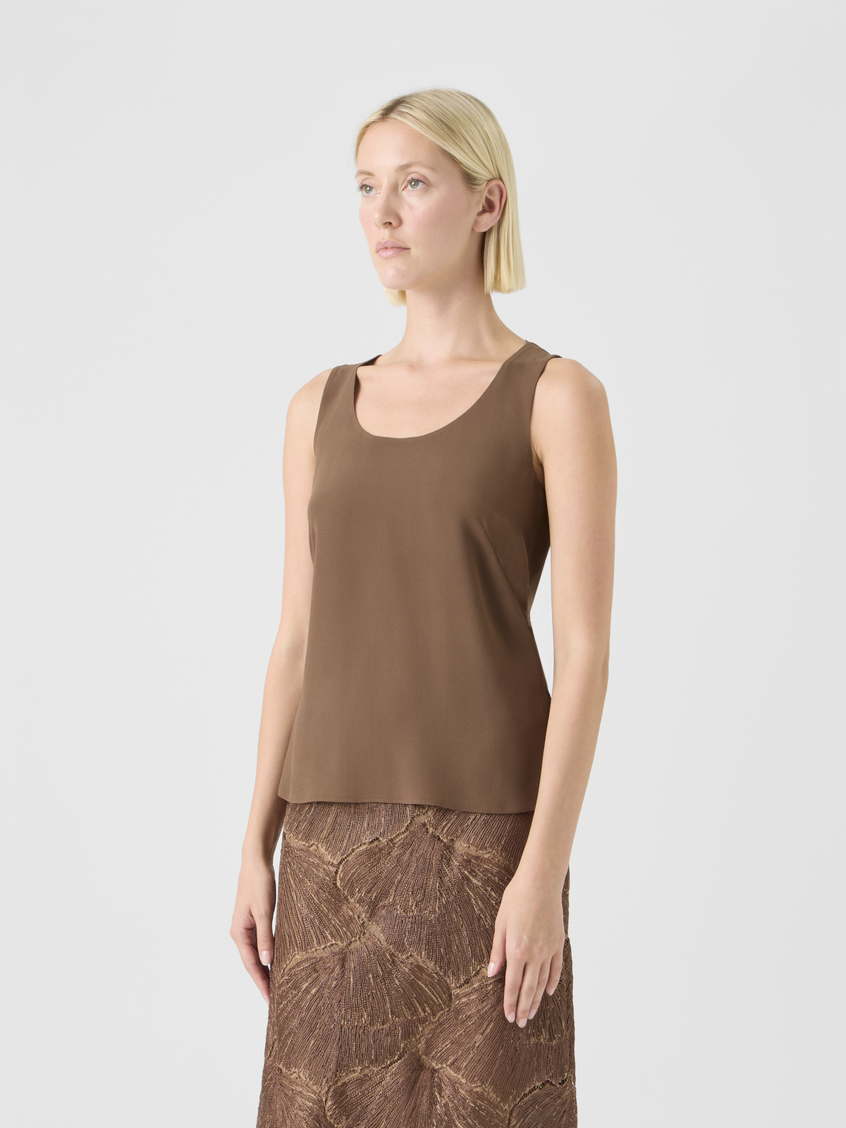 Designer Top aus Seiden-Georgette mit U-Ausschnitt - Braun #editorial