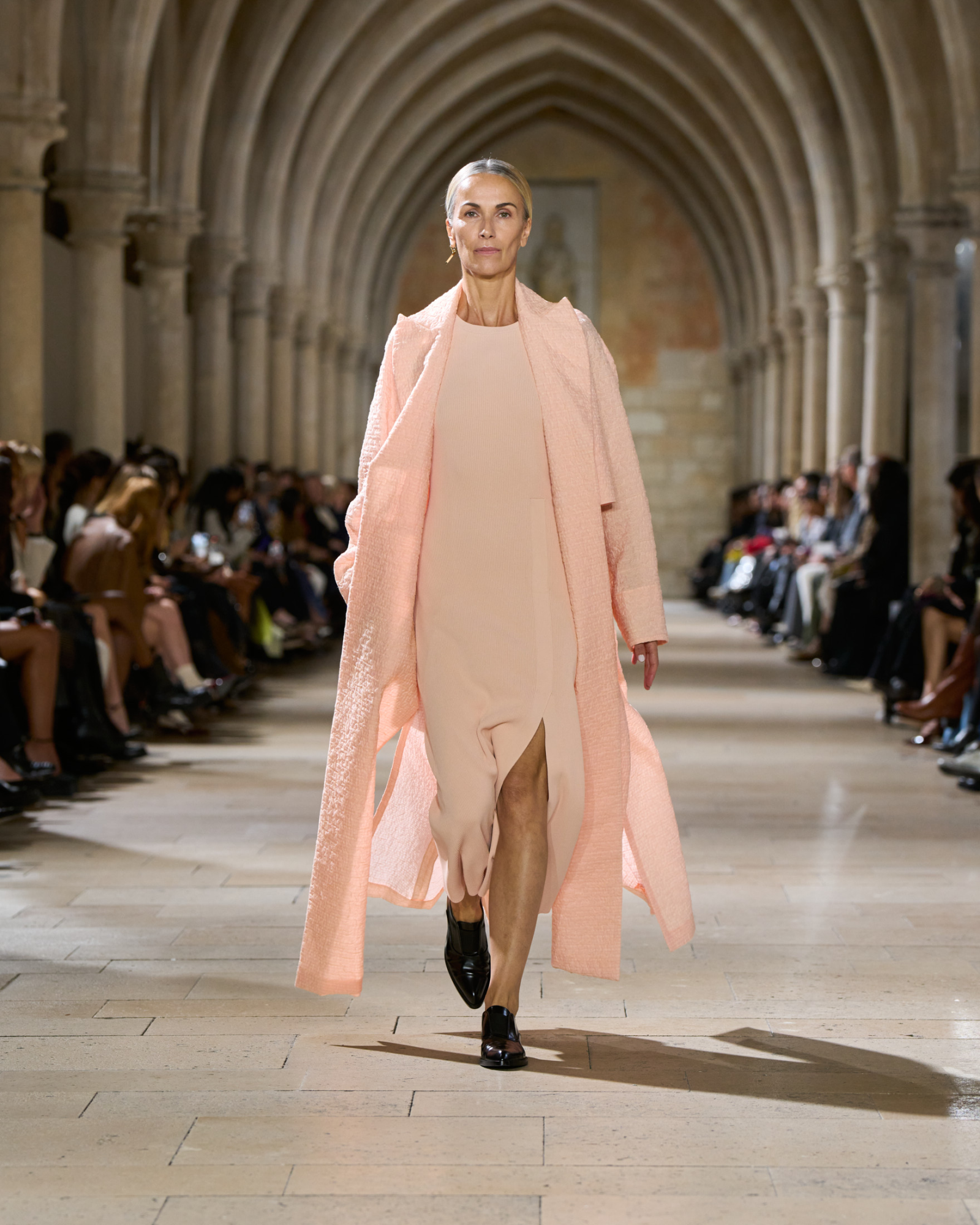 Designer Tailliertes Strickkleid mit Seitenschlitz - Rosa 