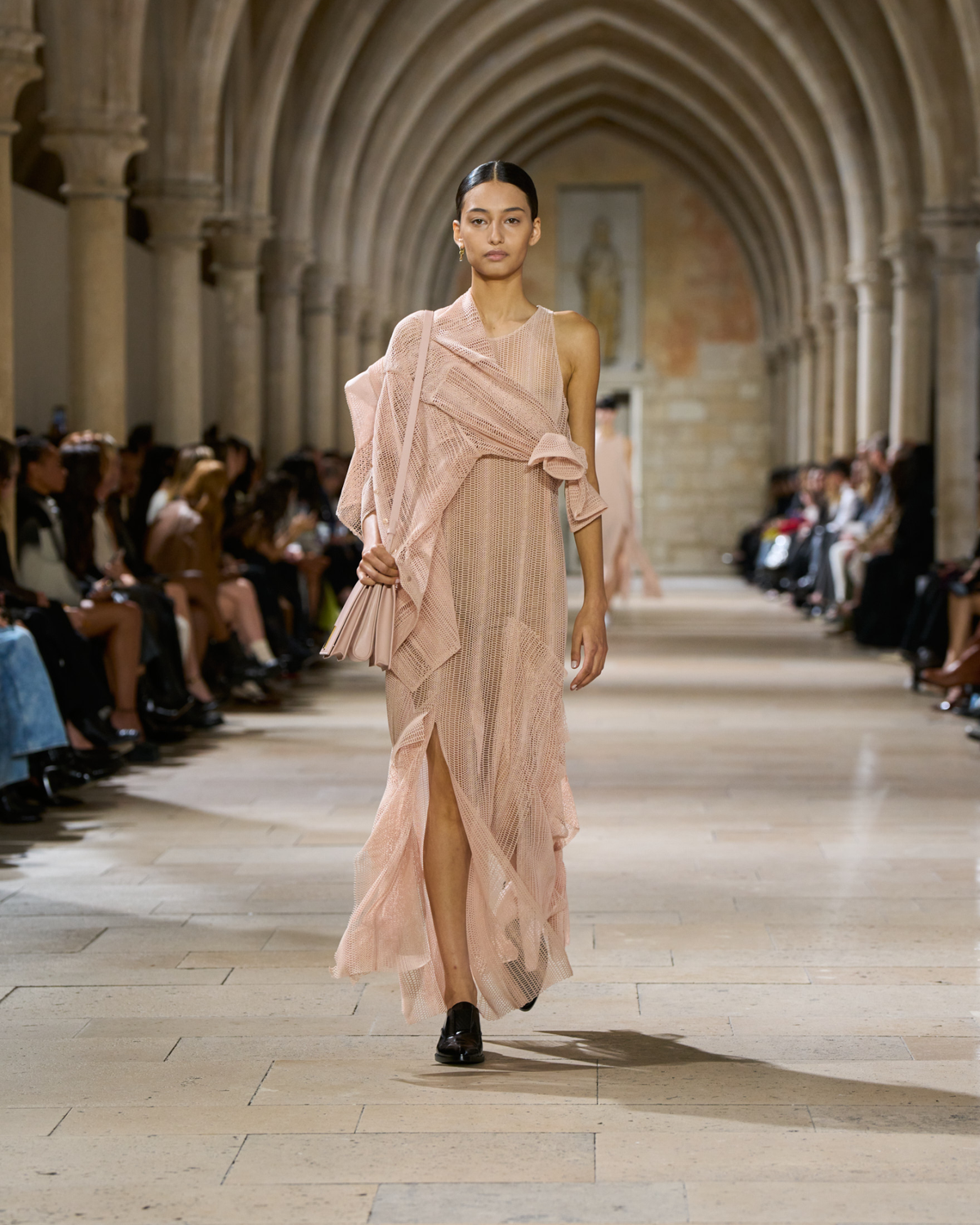 Designer Abendkleid mit Allover Stickerei - Rosa #editorial