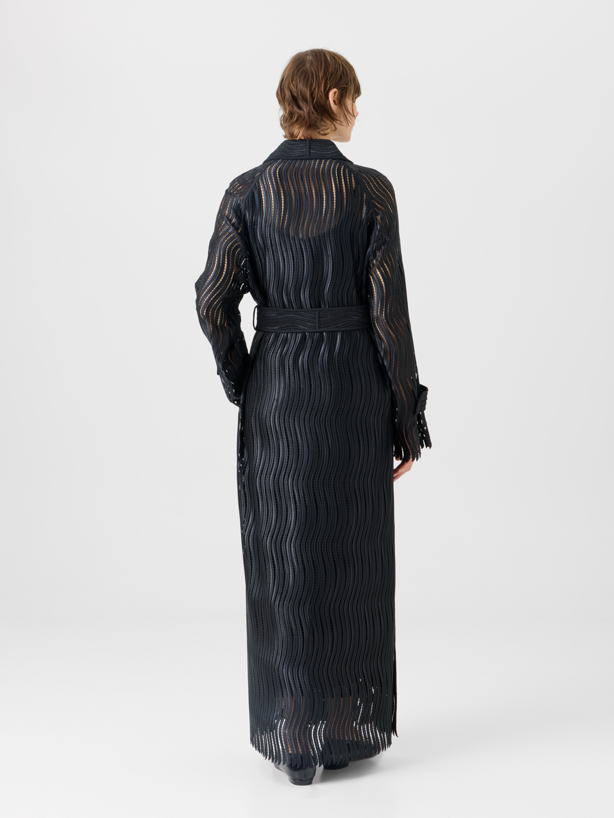 Designer Estelle langer Mantel aus Wave-Guipure - Schwarz #editorial