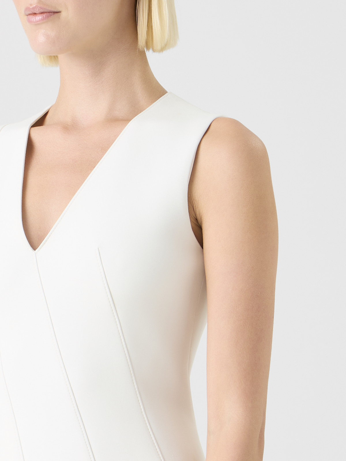 Designer Ärmelloses Techno-Neopren-Fit-and-Flare-Kleid - Ecru #editorial