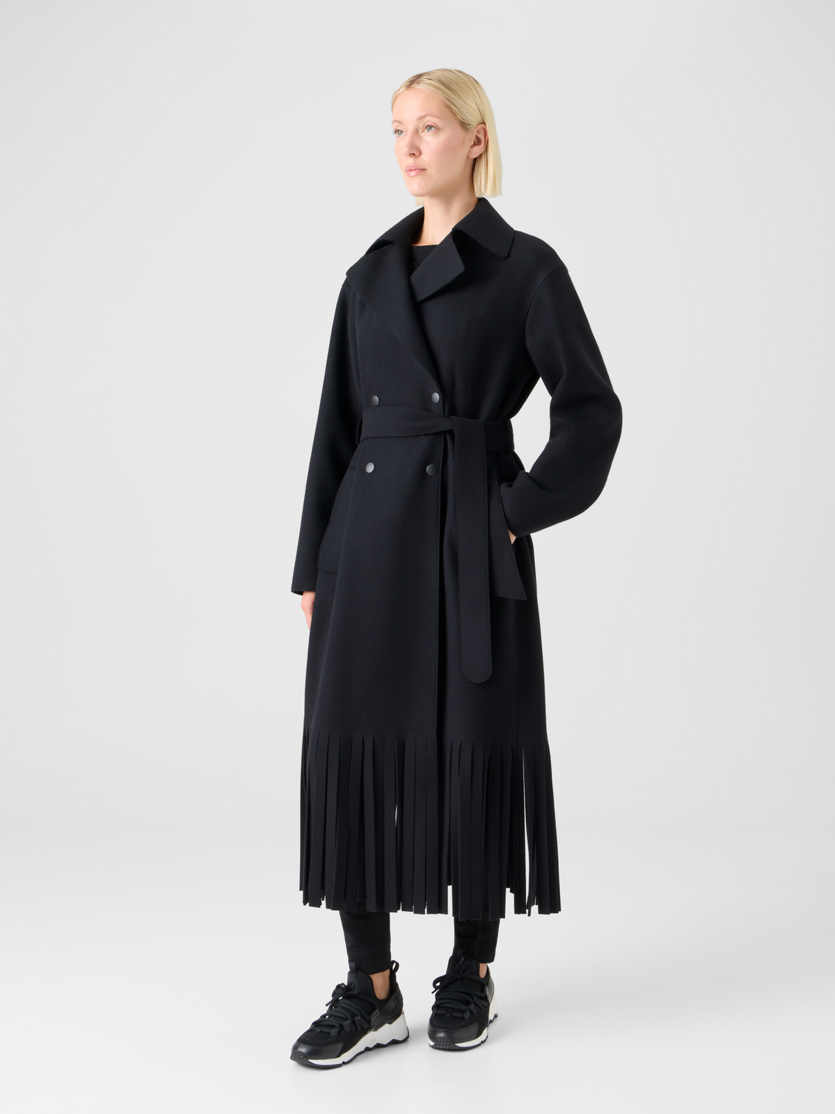 Designer Trenchcoat aus gefilzter Wolle mit Fransen - Schwarz #editorial