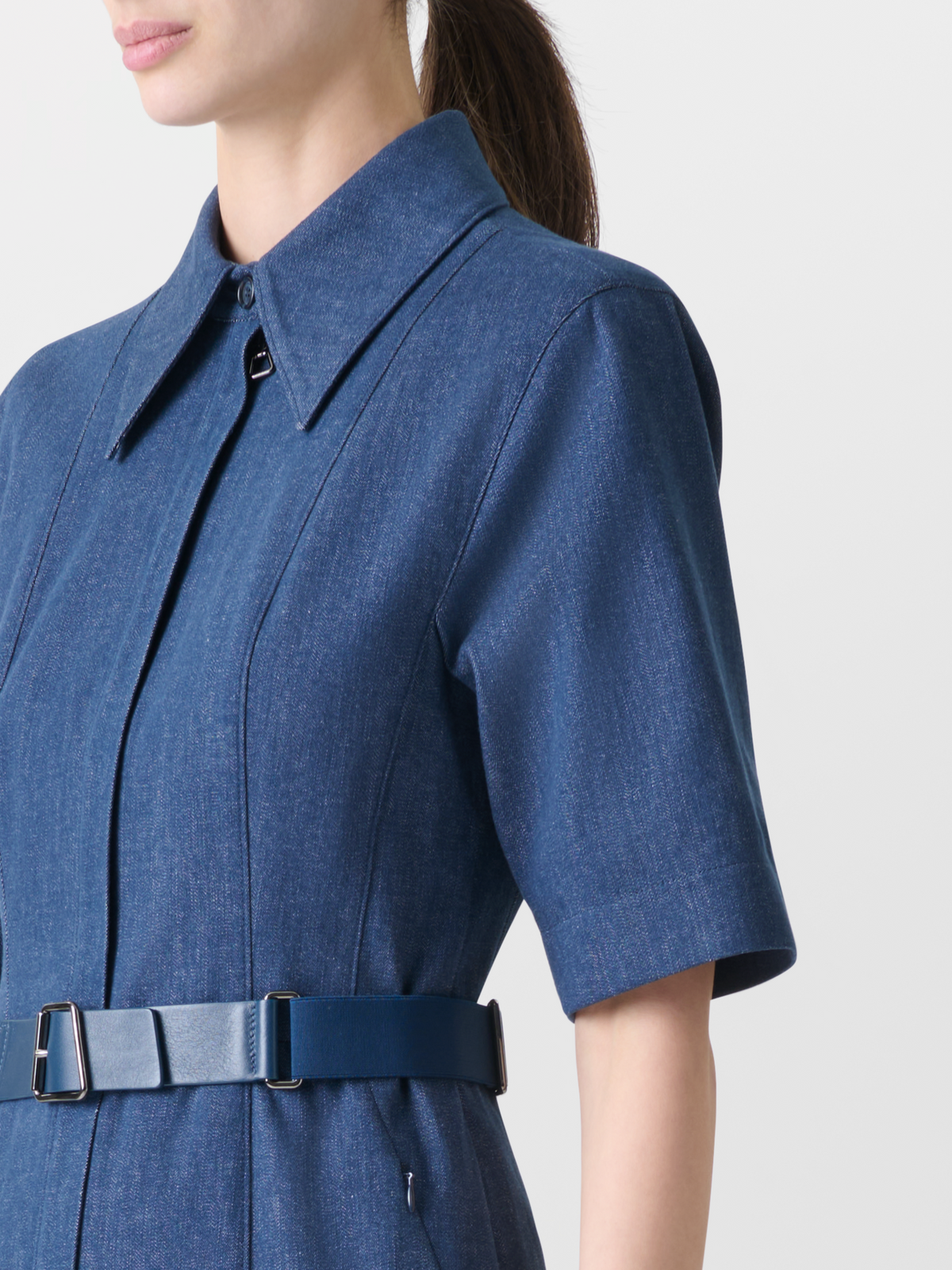 Designer Kurzarm-Hemdkleid aus Baumwoll-Denim - Blau #editorial