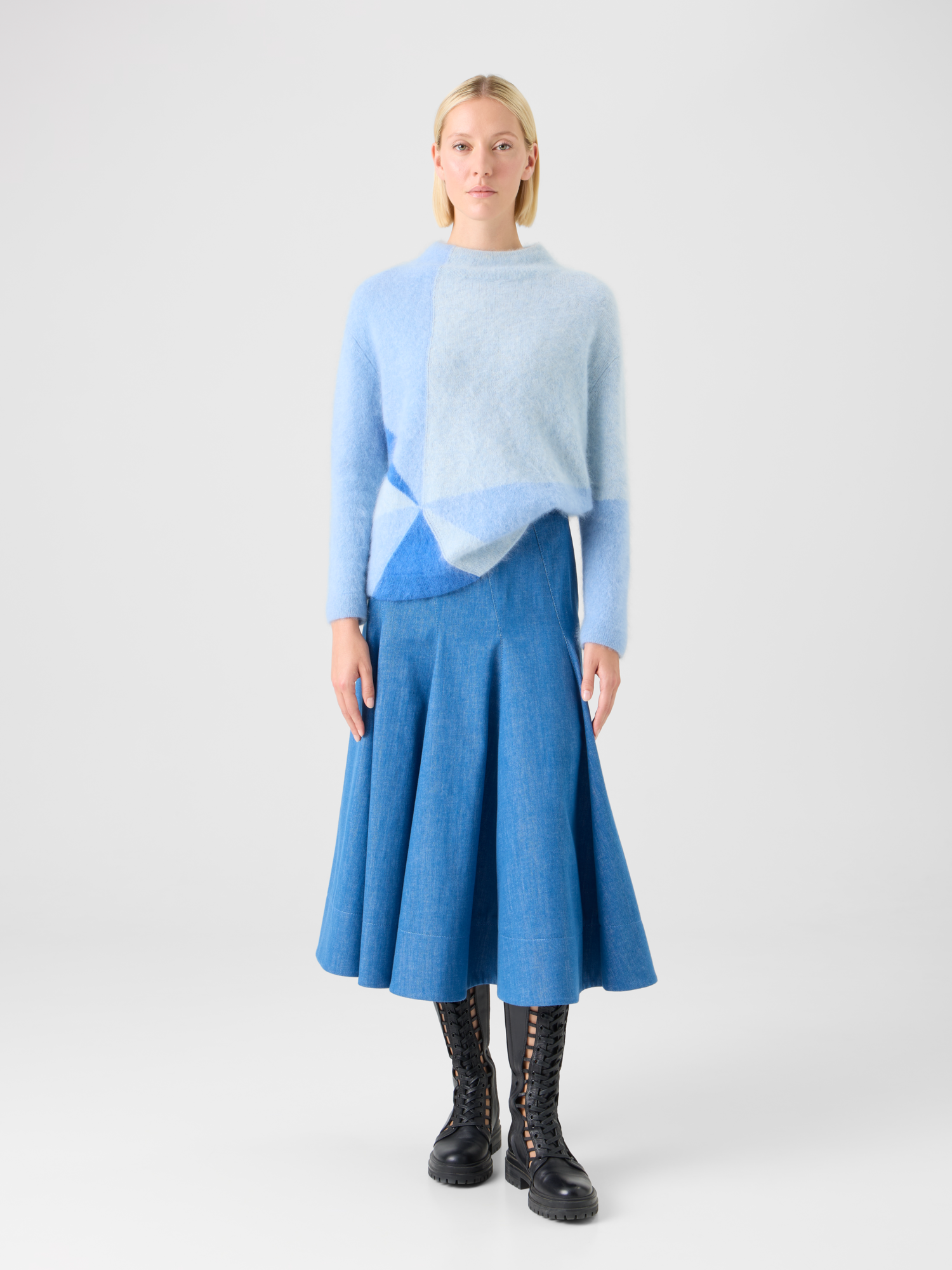 Designer Diagonaler Godet-Midirock aus Stretch-Denim aus Baumwolle - Blau 