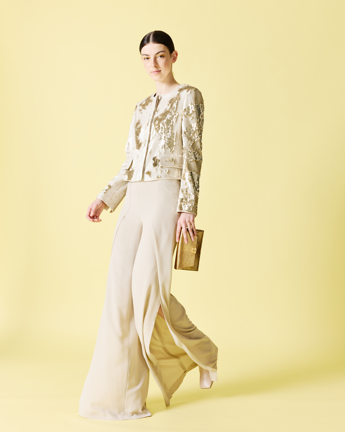 Designer Weite Hose aus Seiden-Georgette mit Schlitzen - Beige #editorial