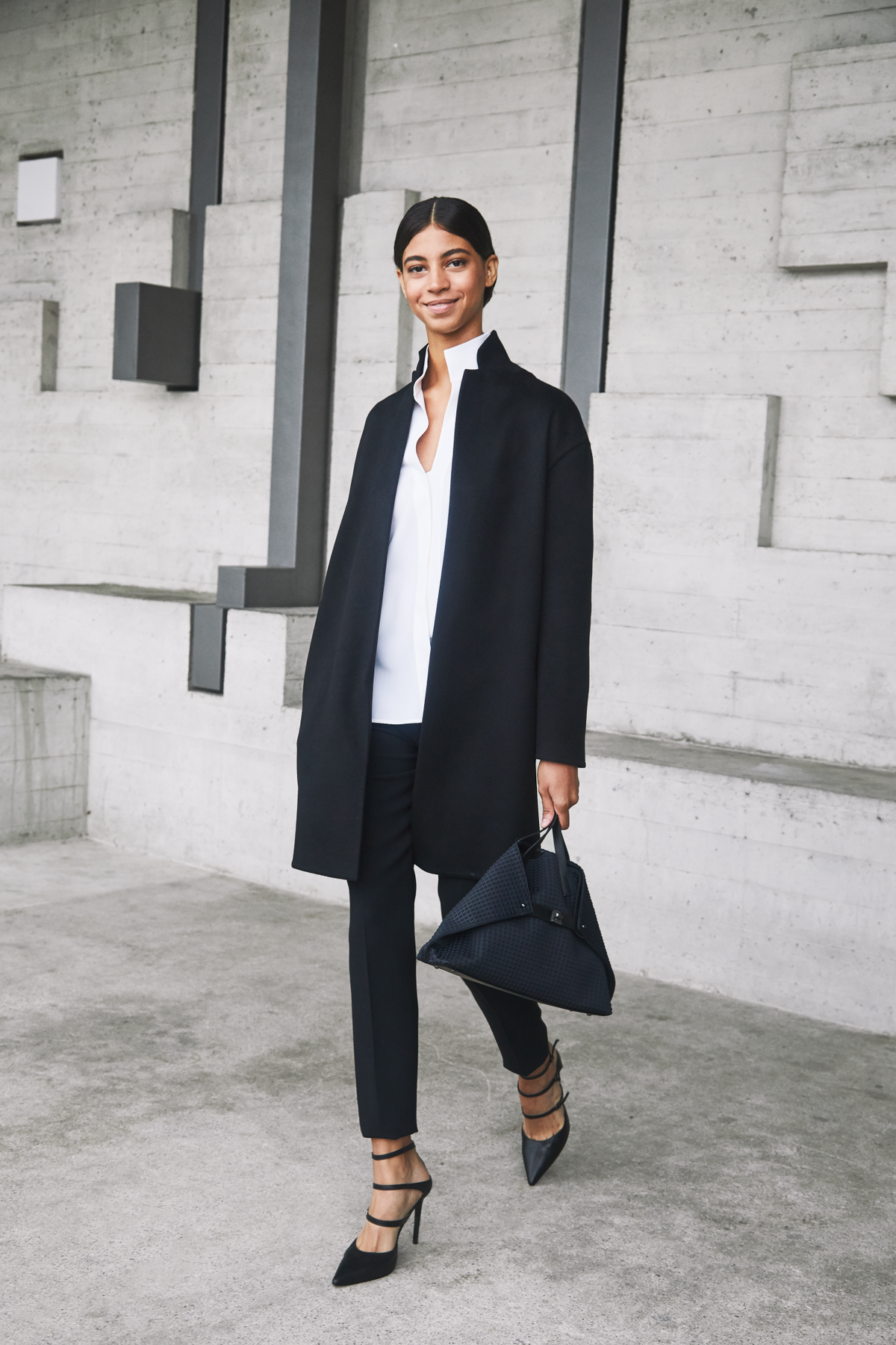 Designer Ai Small Shoulder Tote - Schwarz #editorial