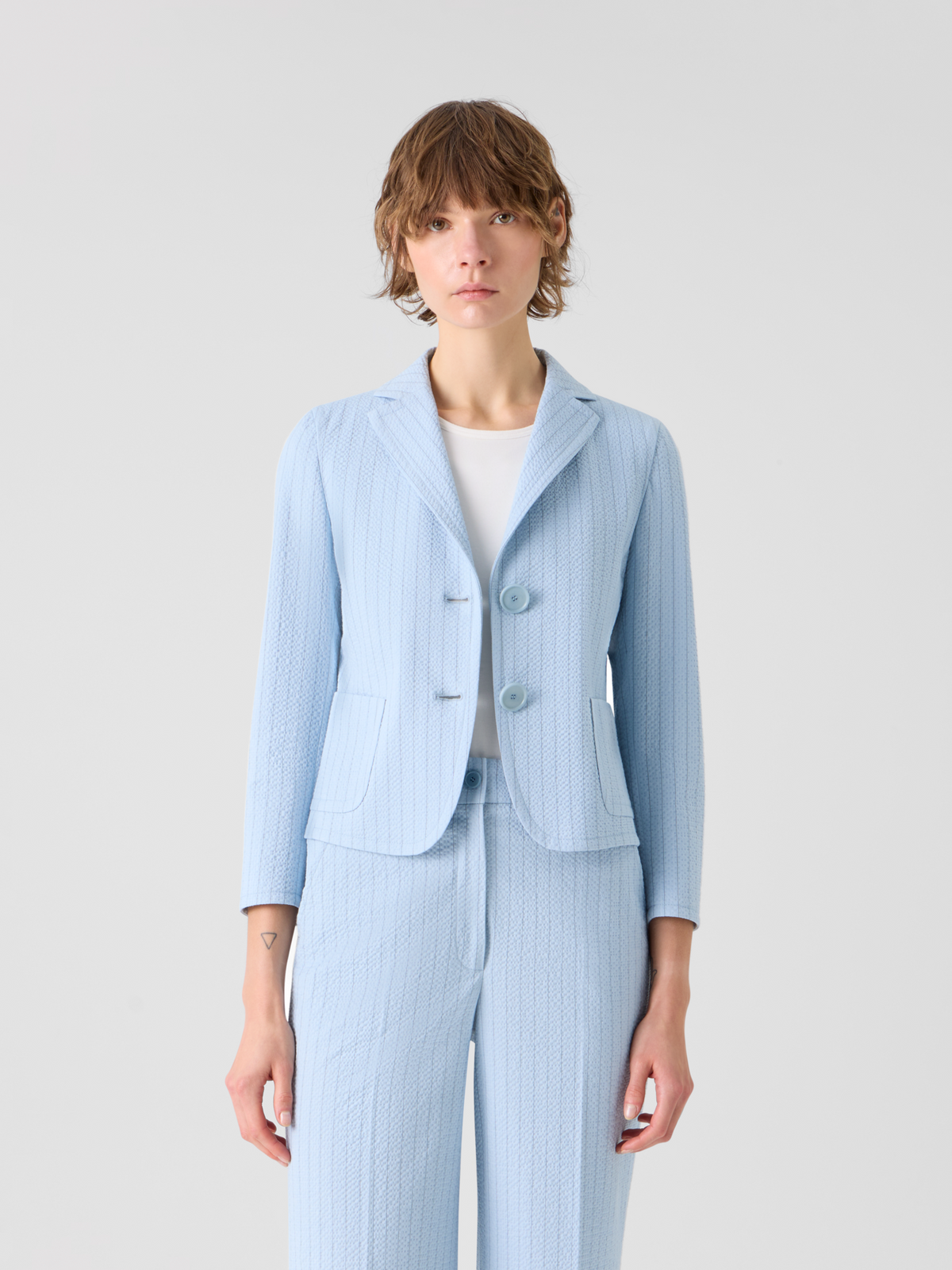 Designer Taillierte gestreifte Jacke aus Baumwoll-Seersucker mit Revers - Blau #editorial
