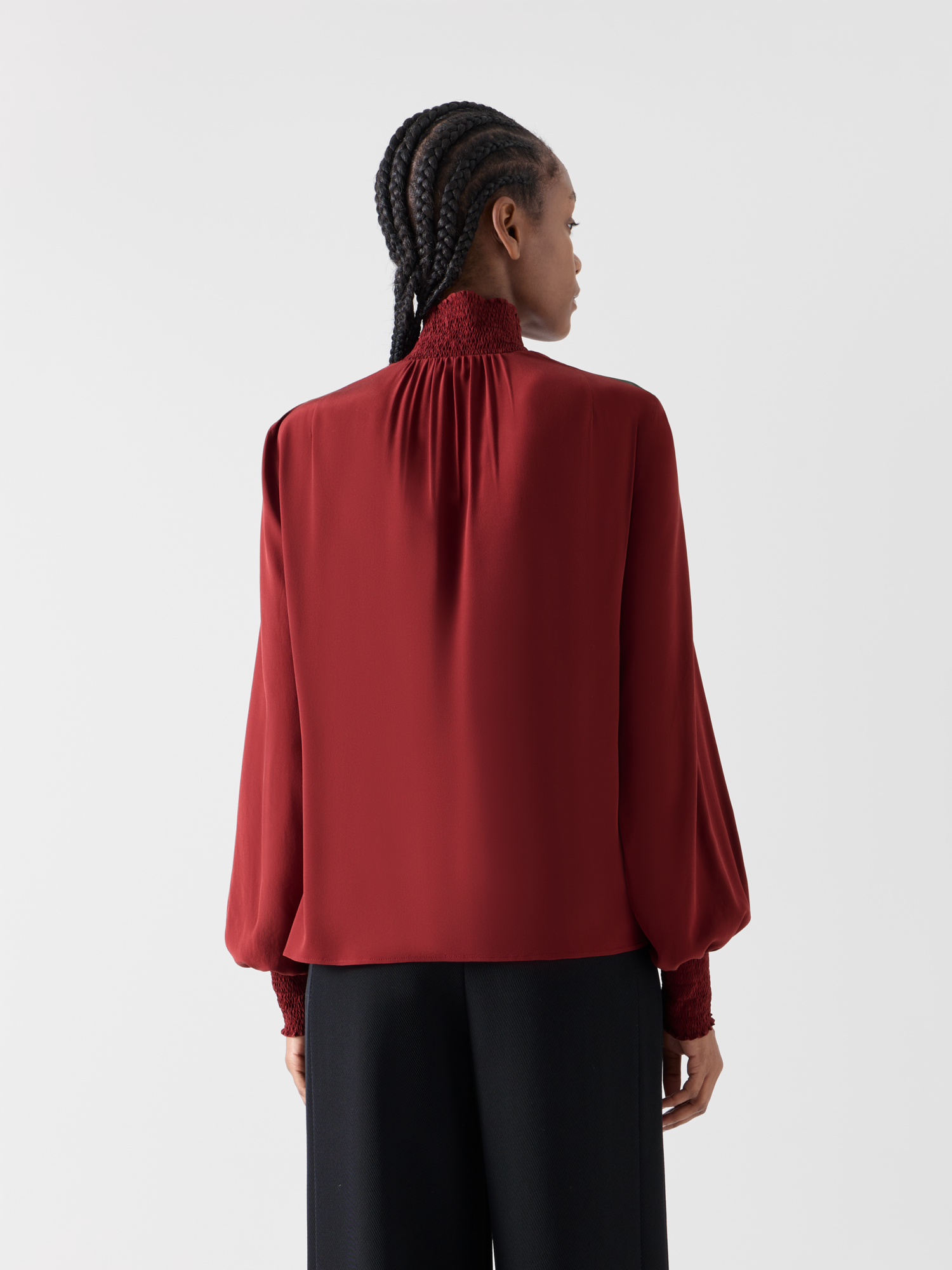 Designer Boho-Bluse aus Seiden-Crêpe mit Smok-Details - Weinrot - Rot 