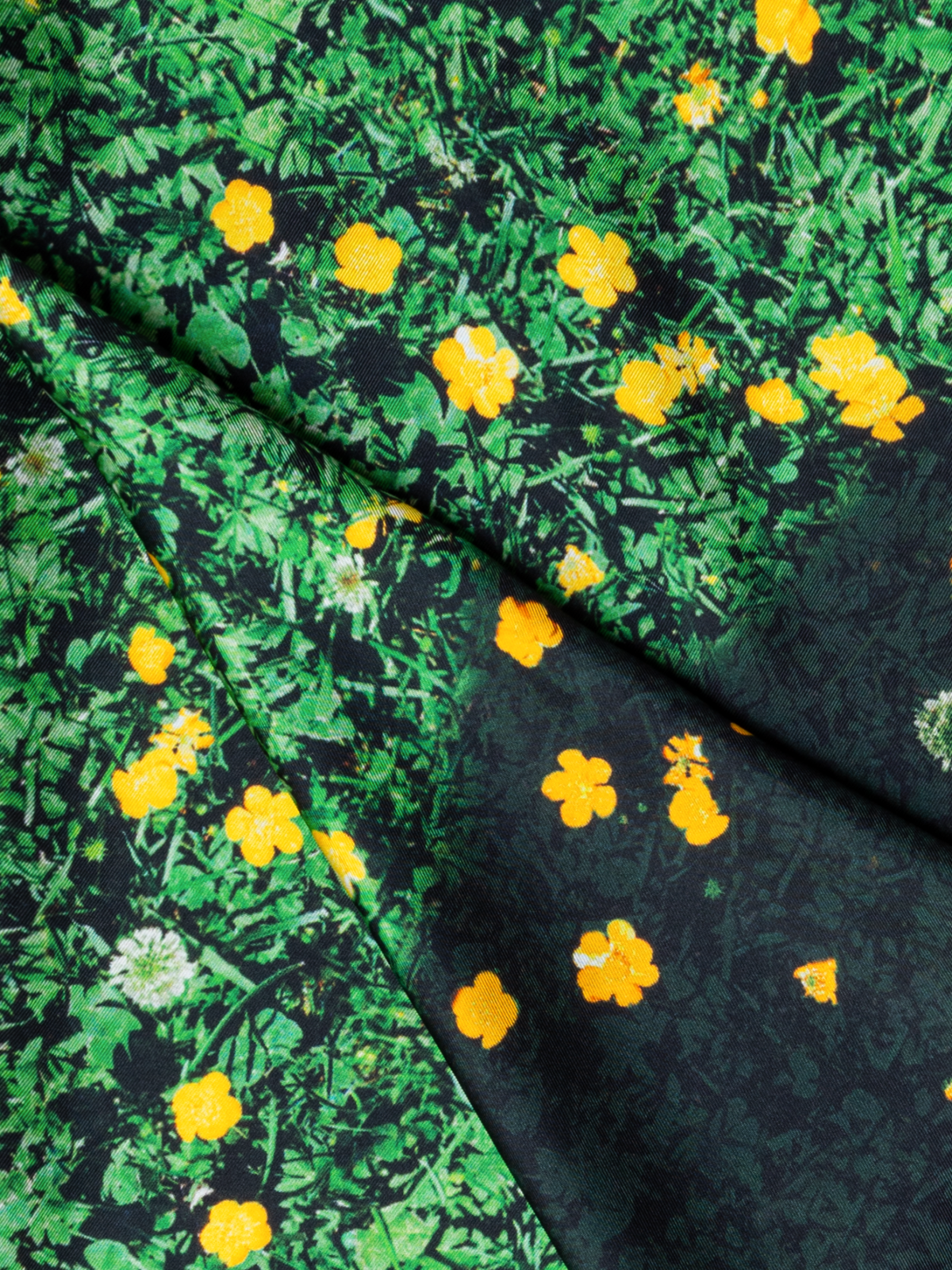 Designer Schal aus Seide mit Buttercups Druck - Grün