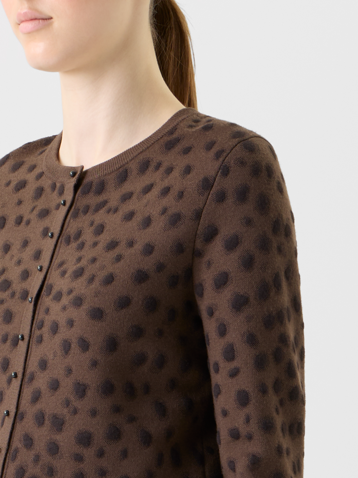 Designer Kurzer Strickcardigan im Leopard Jacquard - Braun #editorial