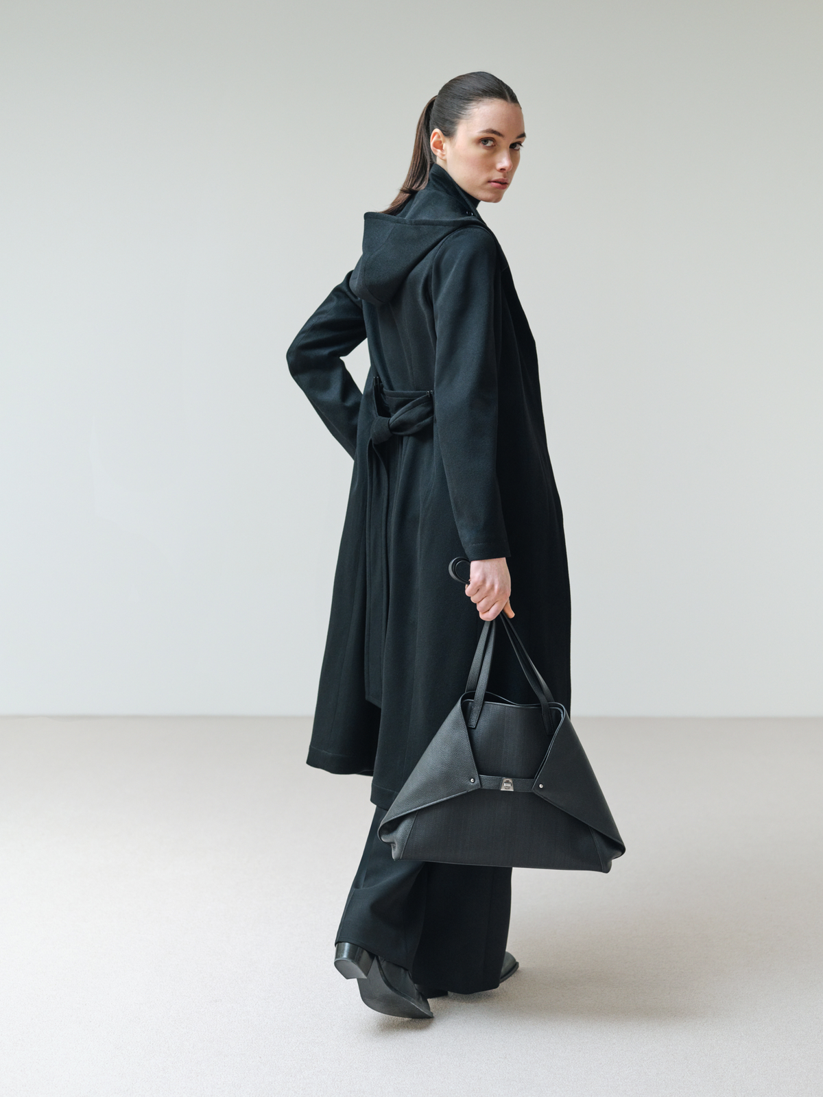 Designer Kaschmirmantel mit Storm-System® Finish - Schwarz #editorial