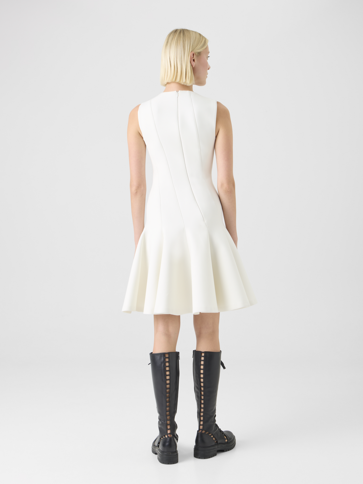 Designer Ärmelloses Techno-Neopren-Fit-and-Flare-Kleid - Ecru #editorial