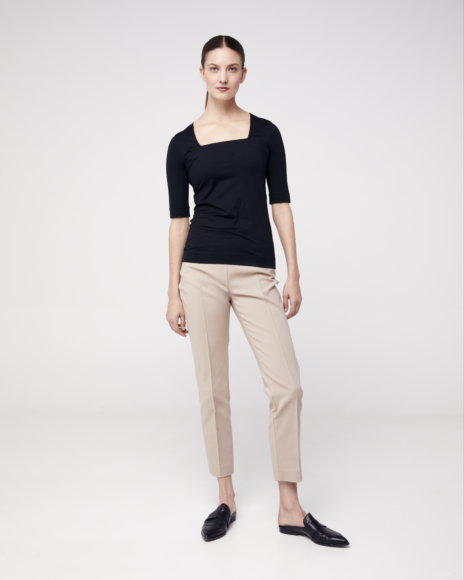 Designer Cropped Slim Hose aus Baumwoll-Techno-Stretch - Schwarz - Beige 