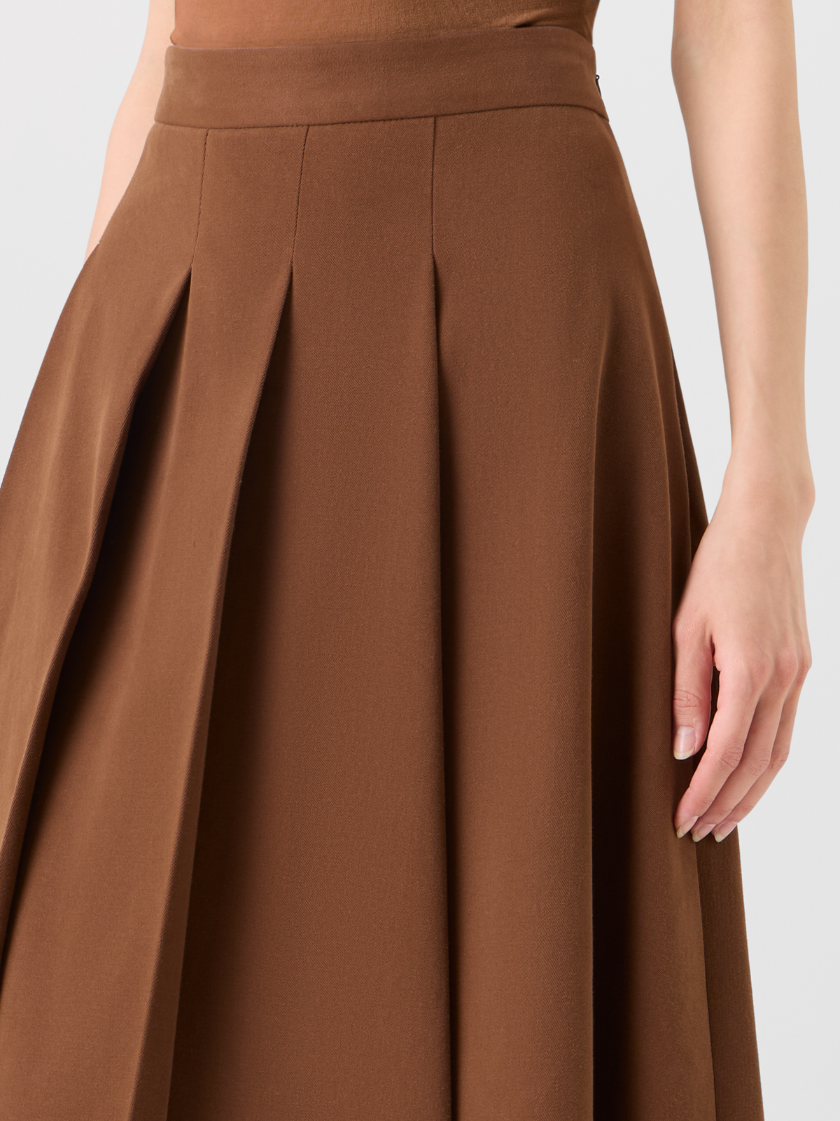 Designer Midirock aus Baumwoll-Woll-Gabardine mit Seitenfalten - Braun #editorial