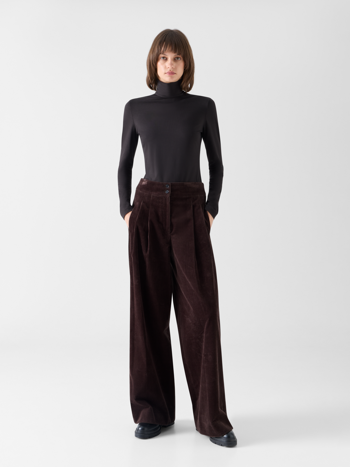 Designer Tailliertes Modal-Shirt mit Punto Dot Detail - Braun 