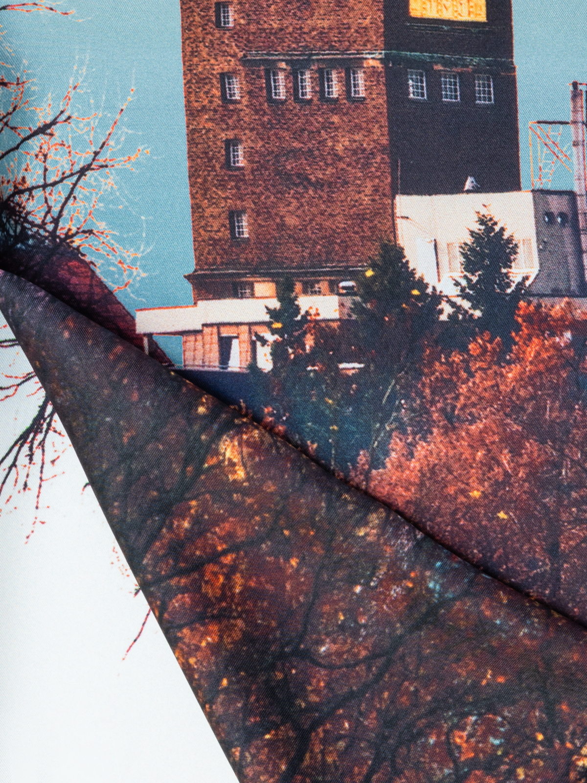 Designer Schal aus Seide mit Wedding Tower Druck - Bunt