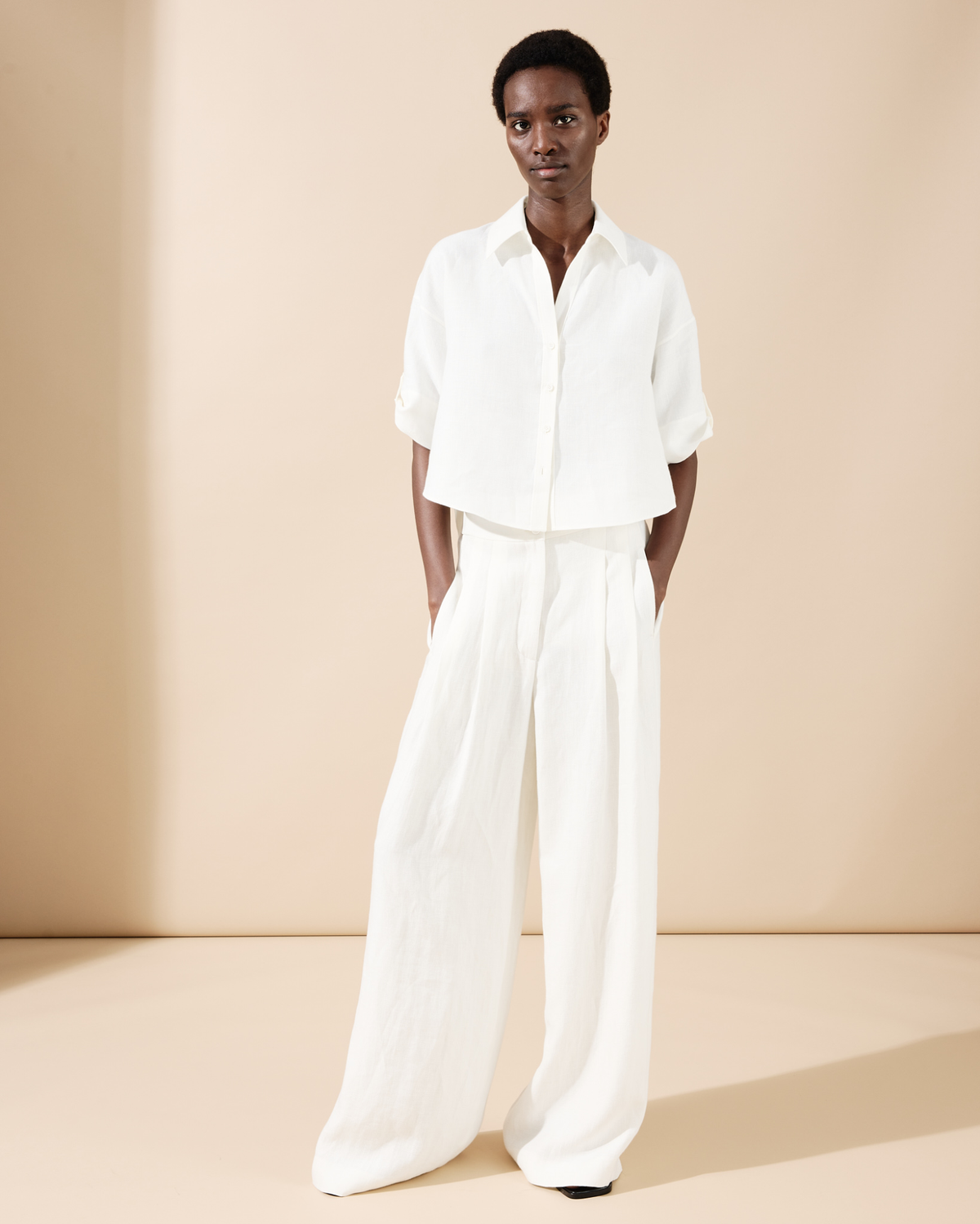 Designer Cropped-Bluse aus gewaschenem Leinen - Ecru - Weiss #editorial