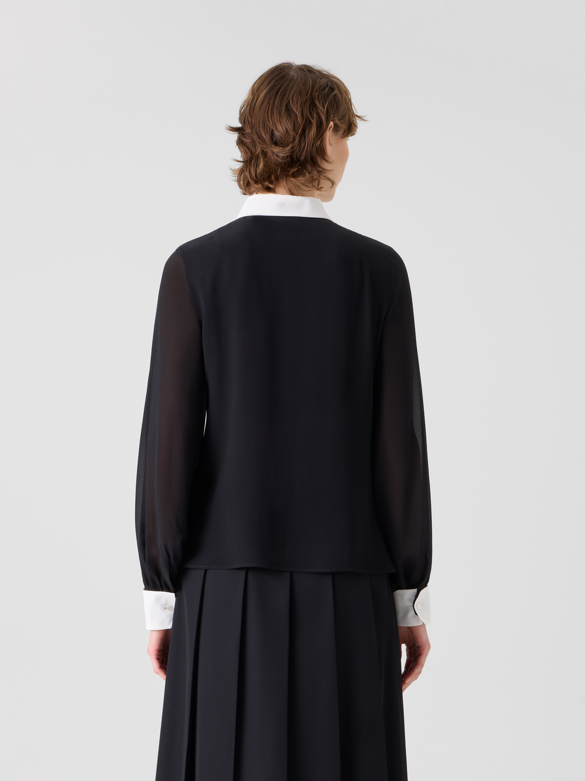 Designer Seidenbluse mit abnehmbaren Manschetten - Schwarz #editorial