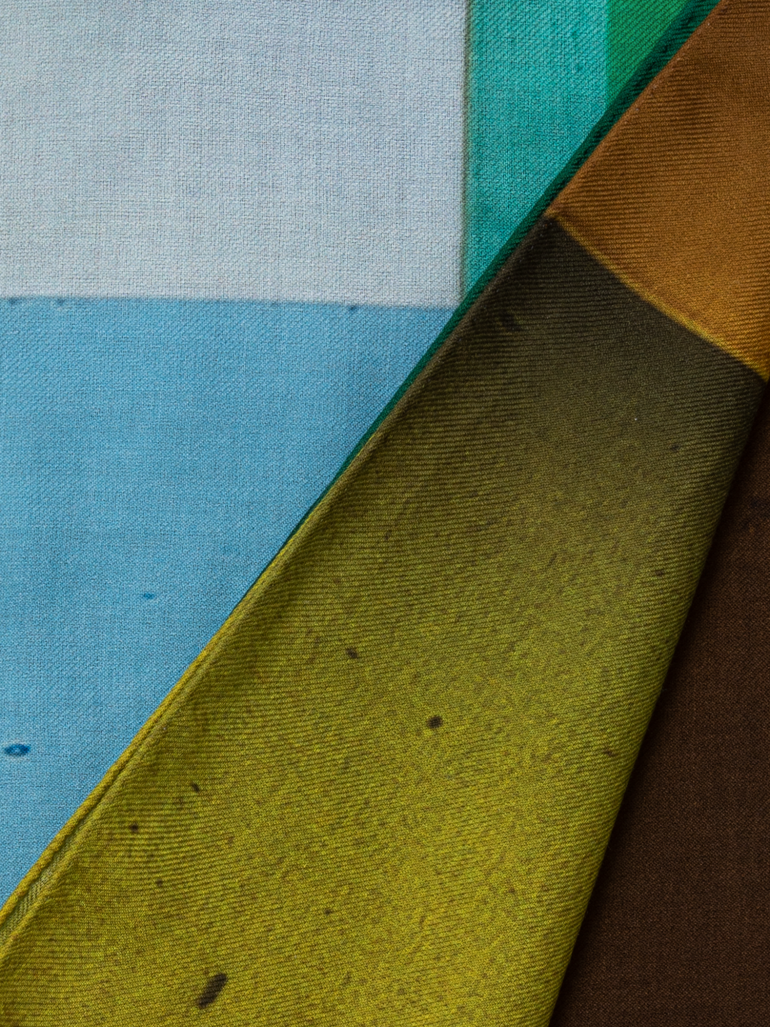 Designer Schal mit Mimosa Liquid Light Druck - Bunt