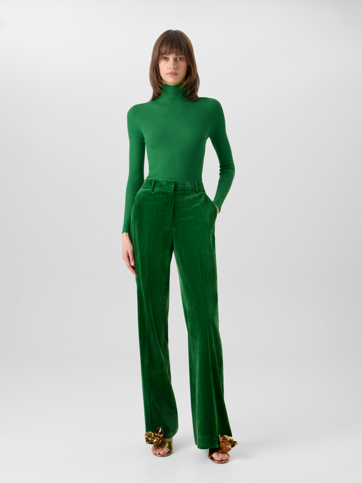 Designer Weite Hose aus fliessendem Cord - Grün #editorial