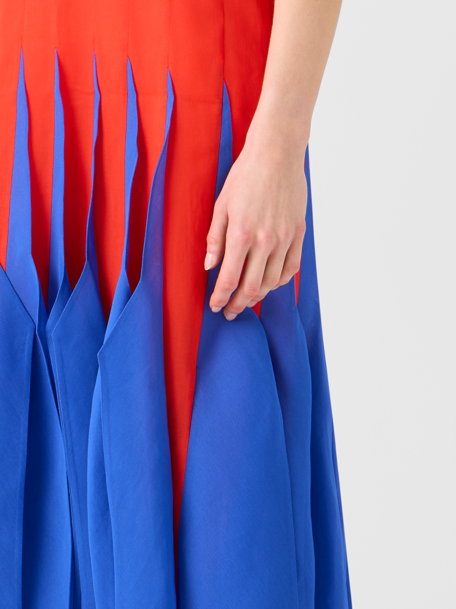 Designer Midikleid aus Seide mit High-Plains-Einsätzen - Bunt - Rot