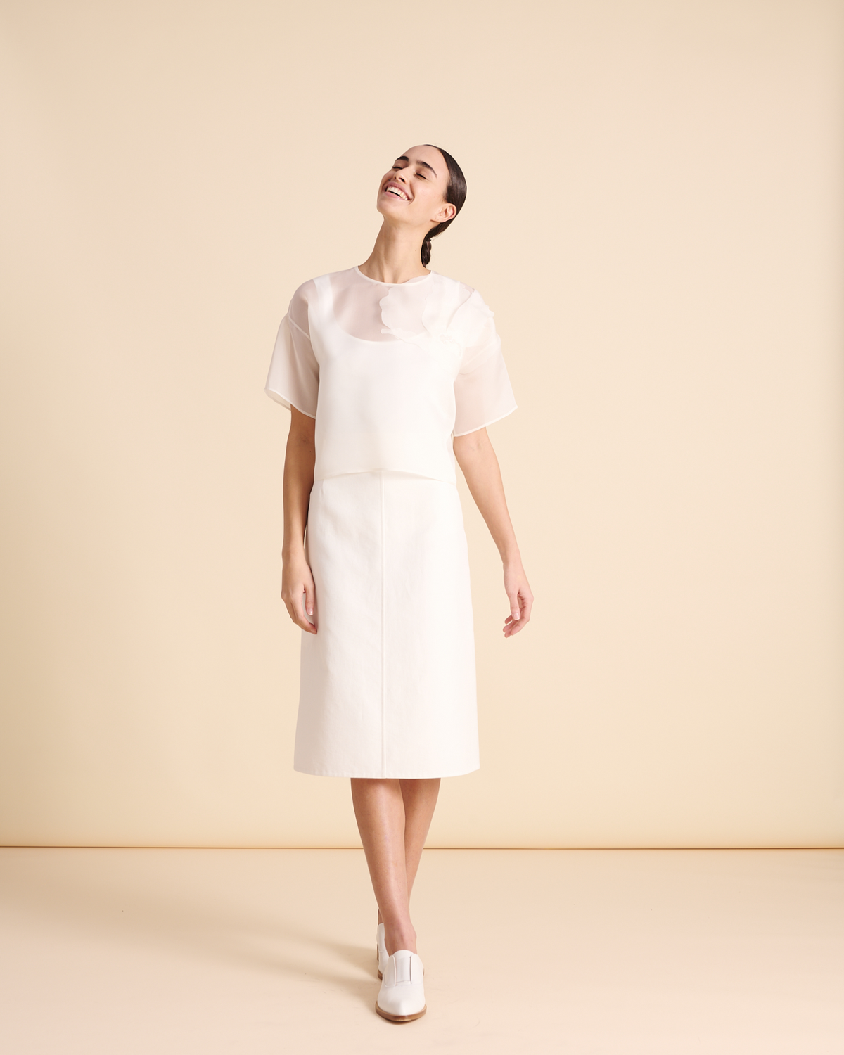 Designer Kurze Seidenbluse mit 3D Organza Anemone - Ecru - Weiss