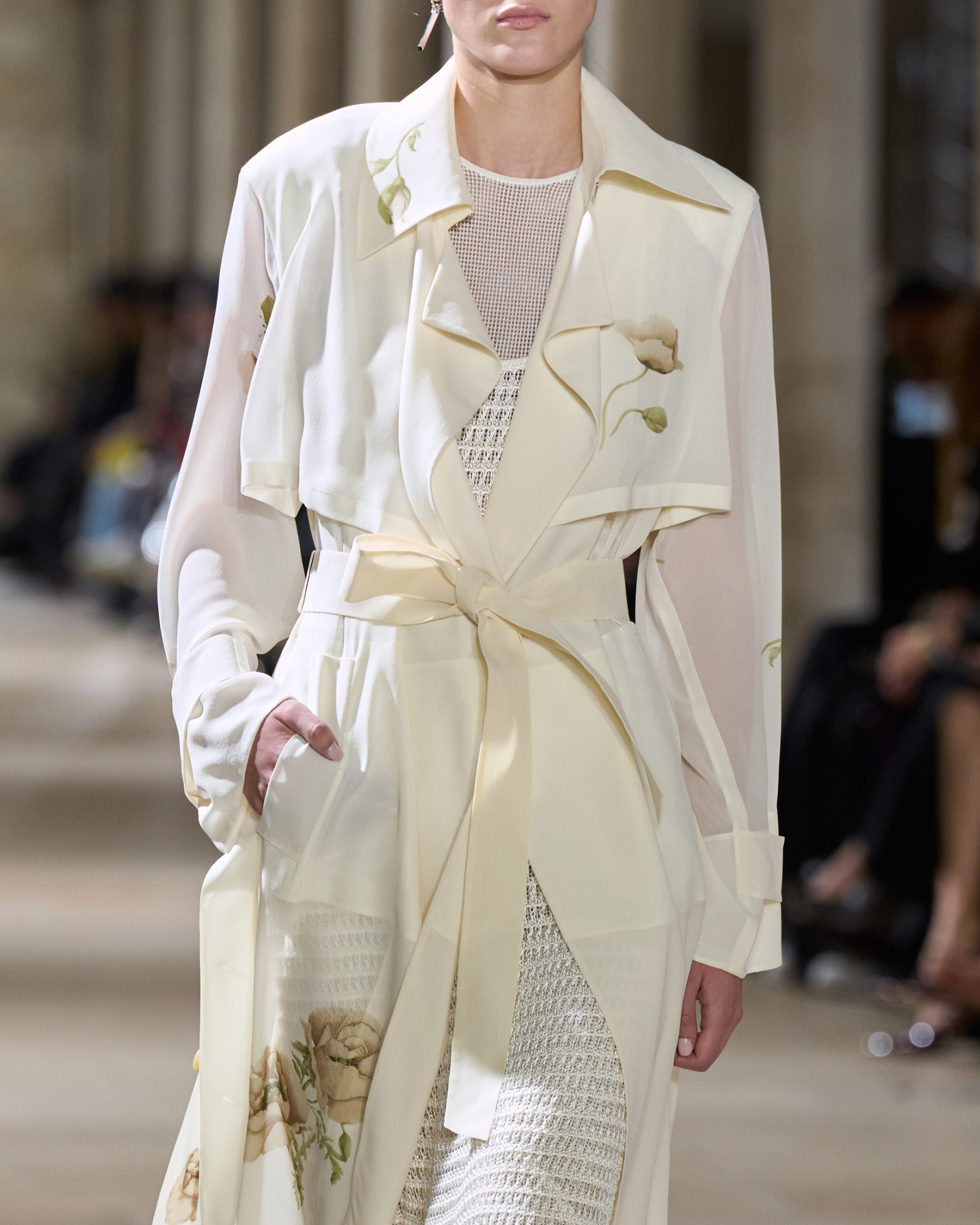 Designer Trenchcoat aus Seide mit Anemone Druck - Bunt - Ecru - Weiss 