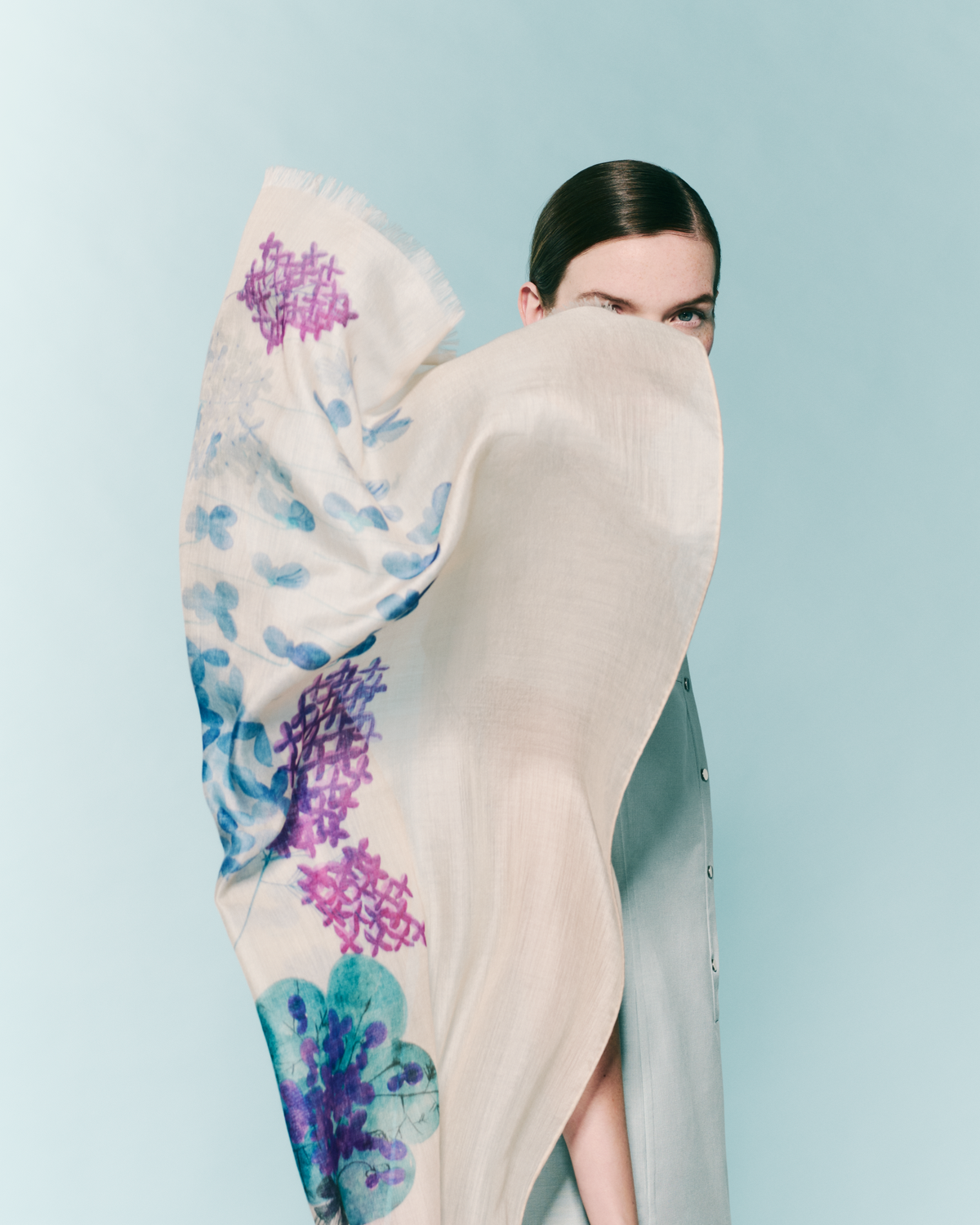 Designer Kaschmirschal mit Denim Blossom Druck - Blau - Bunt - Rosa #editorial